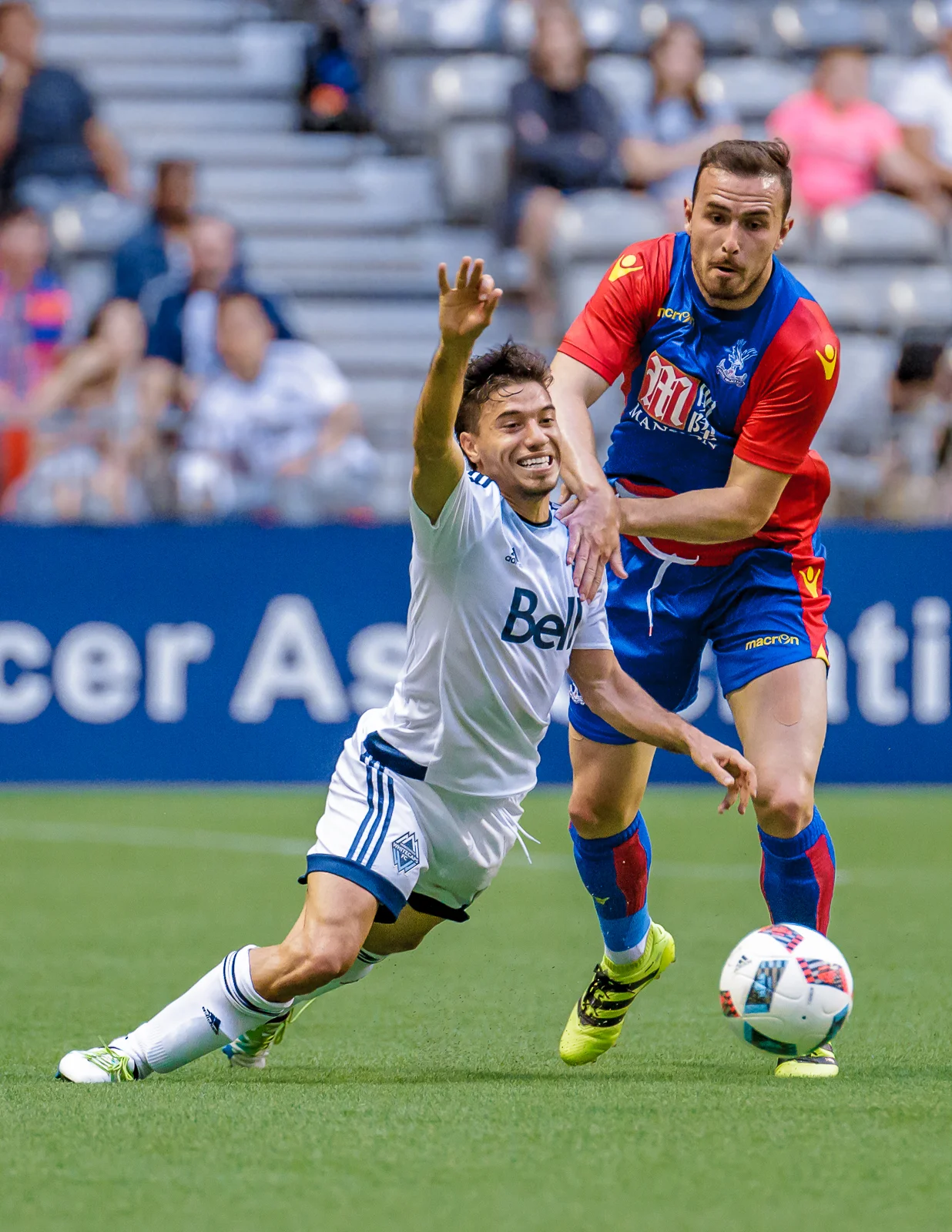 Jordon Mutch battles with Nicolás Mezquida at BC Place
