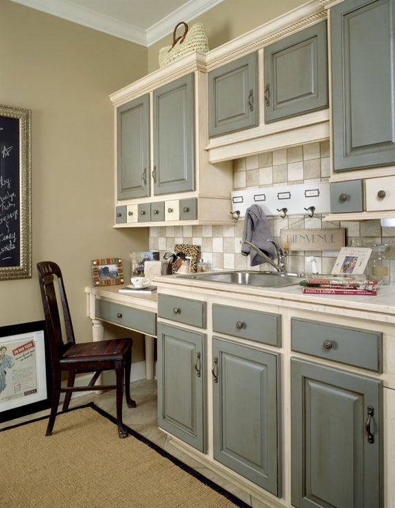 ab565938eac69843ac1024d7620b4679--two-toned-cabinets-grey-cabinets.jpg