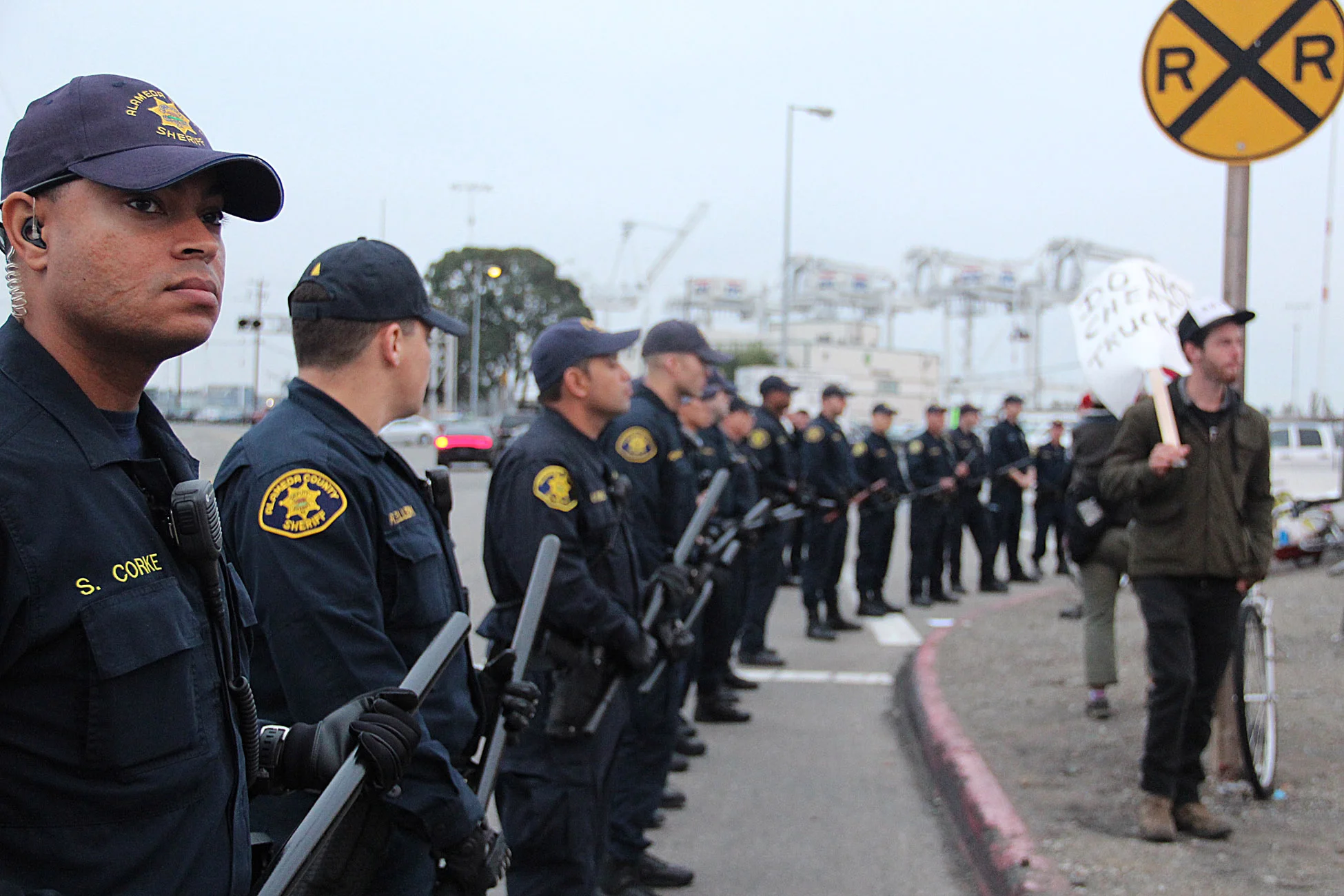 Port of Oakland truckers promise to keep working through negotiations