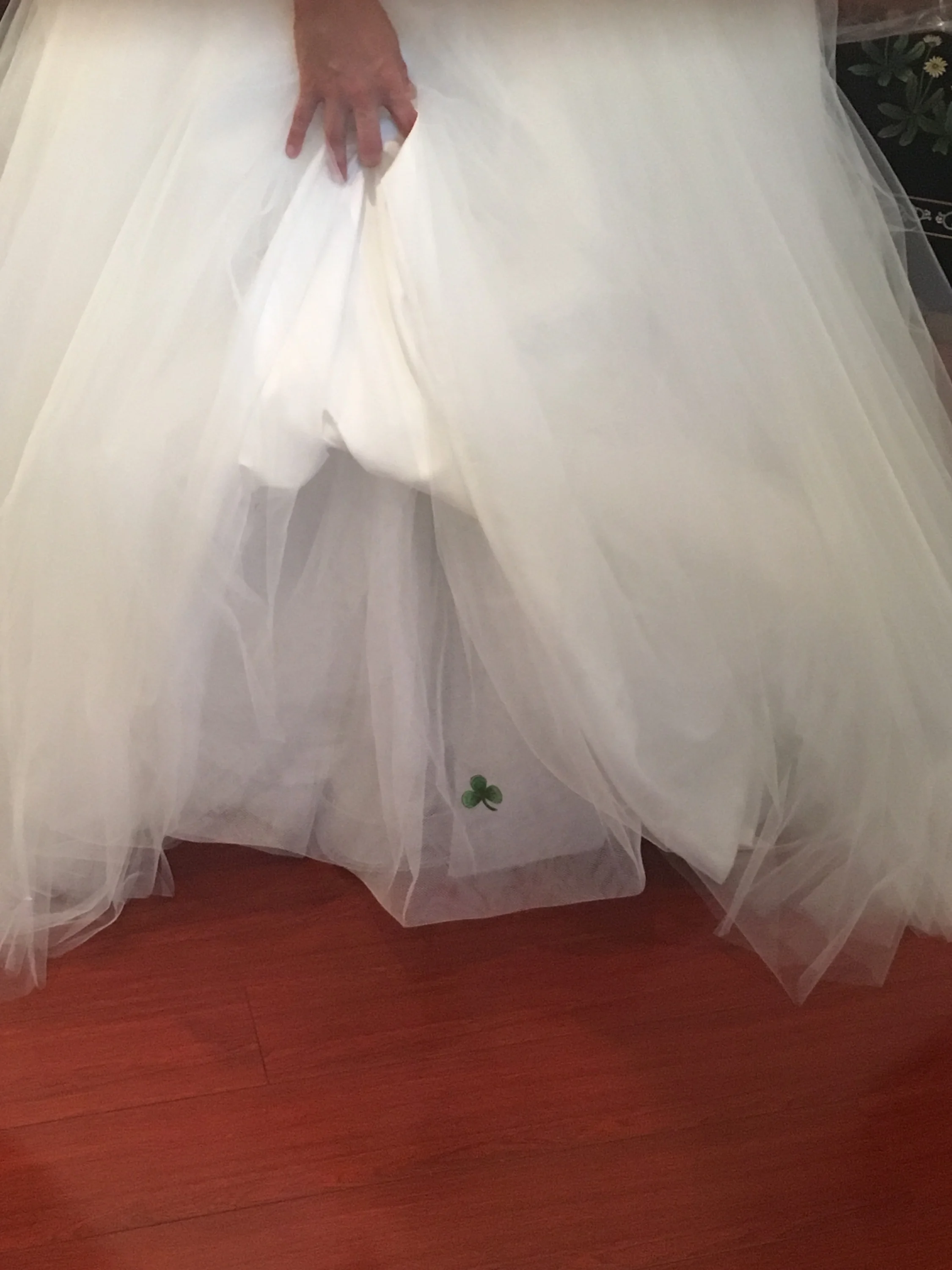 The bride wore a wee splash of green....sewn into her gown as a little nod to her Irish heritage.