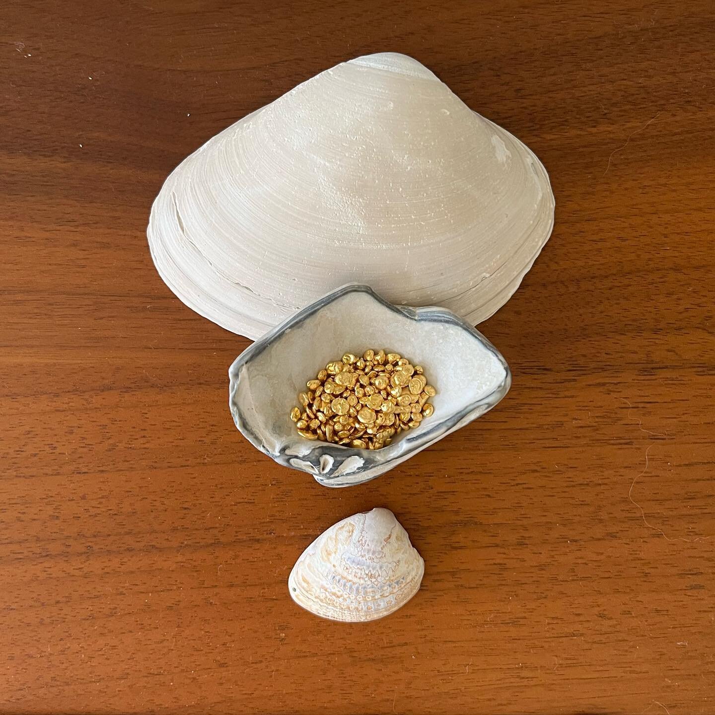Charging the pure gold that went into the upcoming Song To The Siren collection 🐚

Shells from Topanga beach where I live now, North Carolina where I was born and big island Hawaii where the seeds for this work first took root in me. 

#sacredadornm