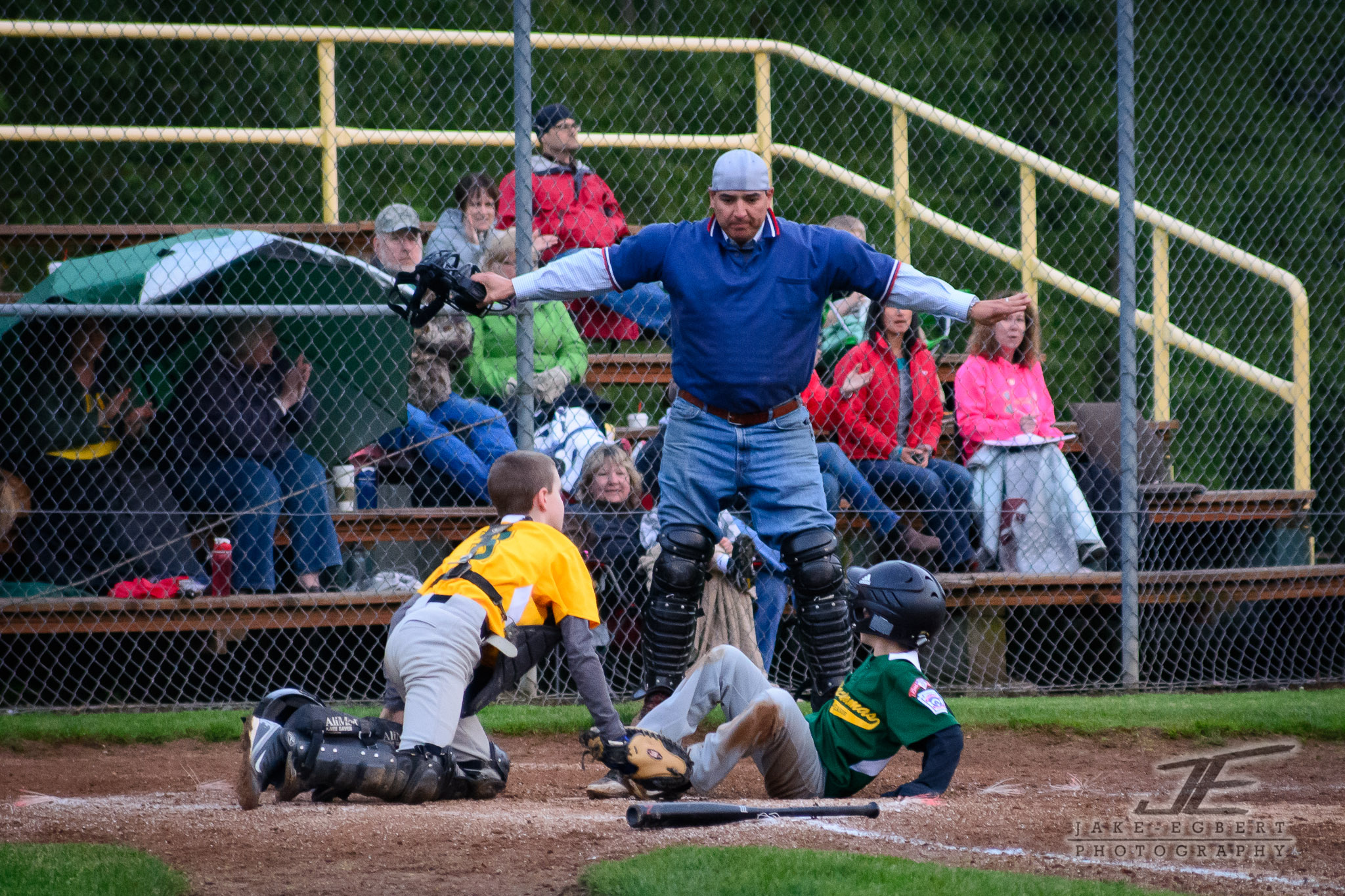 O. barely beats the tag to put the Green Sox up by 2 runs.