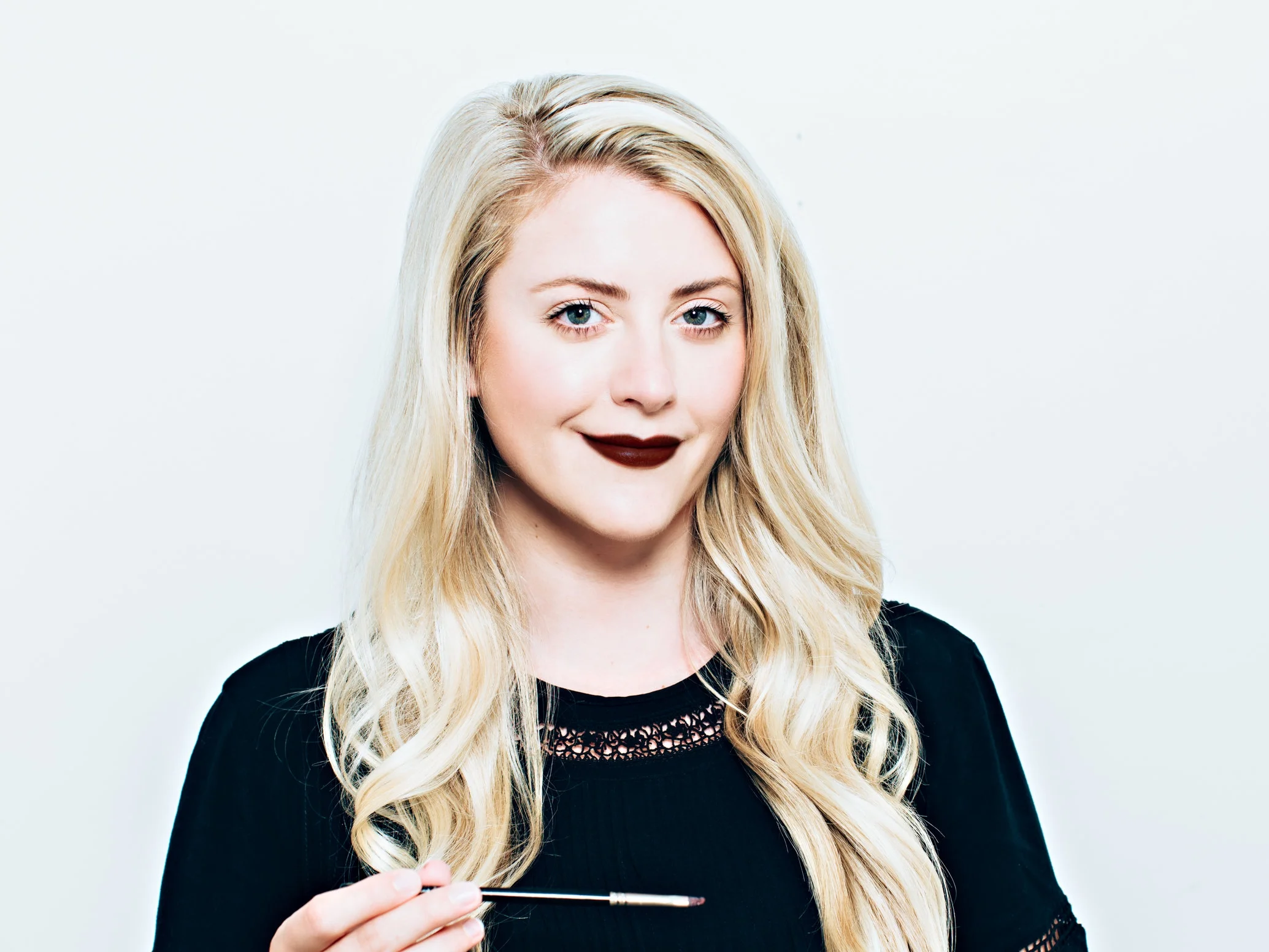 Fashion Magazine: How to Wear Dark Lipstick During the Day