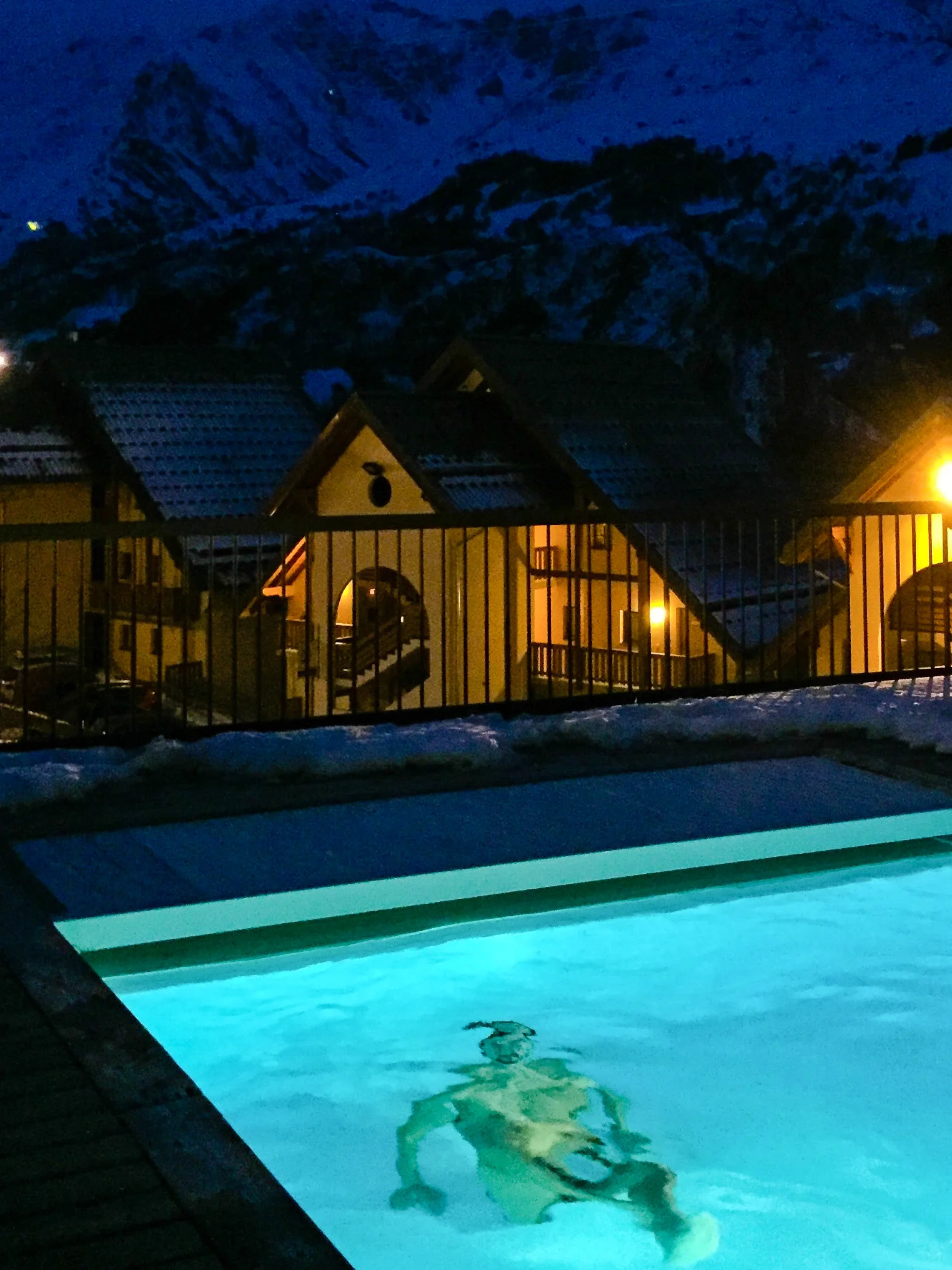 photo-aliciarose-france-alps-under-water.jpg