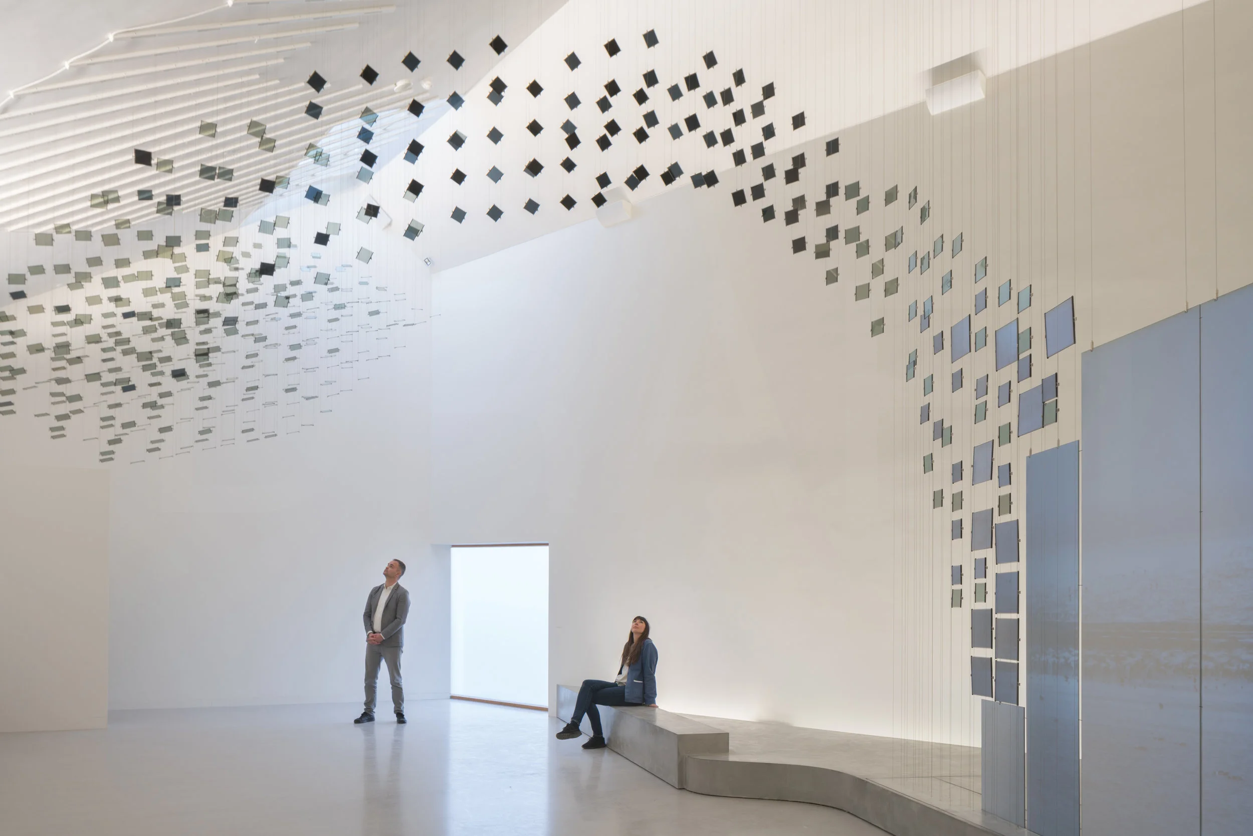 “Digital Ornithology"Jason Bruges Studio in collaboration with JAC Studios created an immersive installation that represents the 12 million migratory birds and the unique landscape of the Wadden Sea. Digital Ornithology is the last sequence of the e…