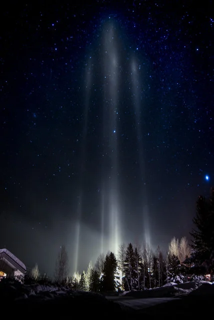Light Pillars, A Million-Mirror Optical Illusion on Winter Nights