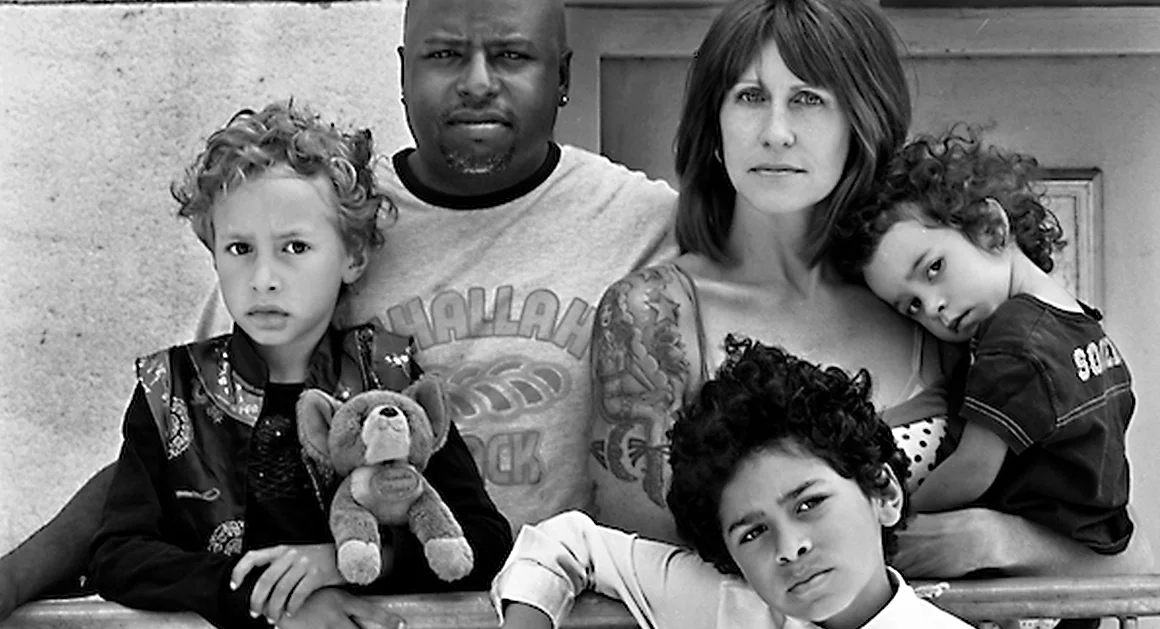 mag-mr-curtis-family-2-gray_c1.jpg