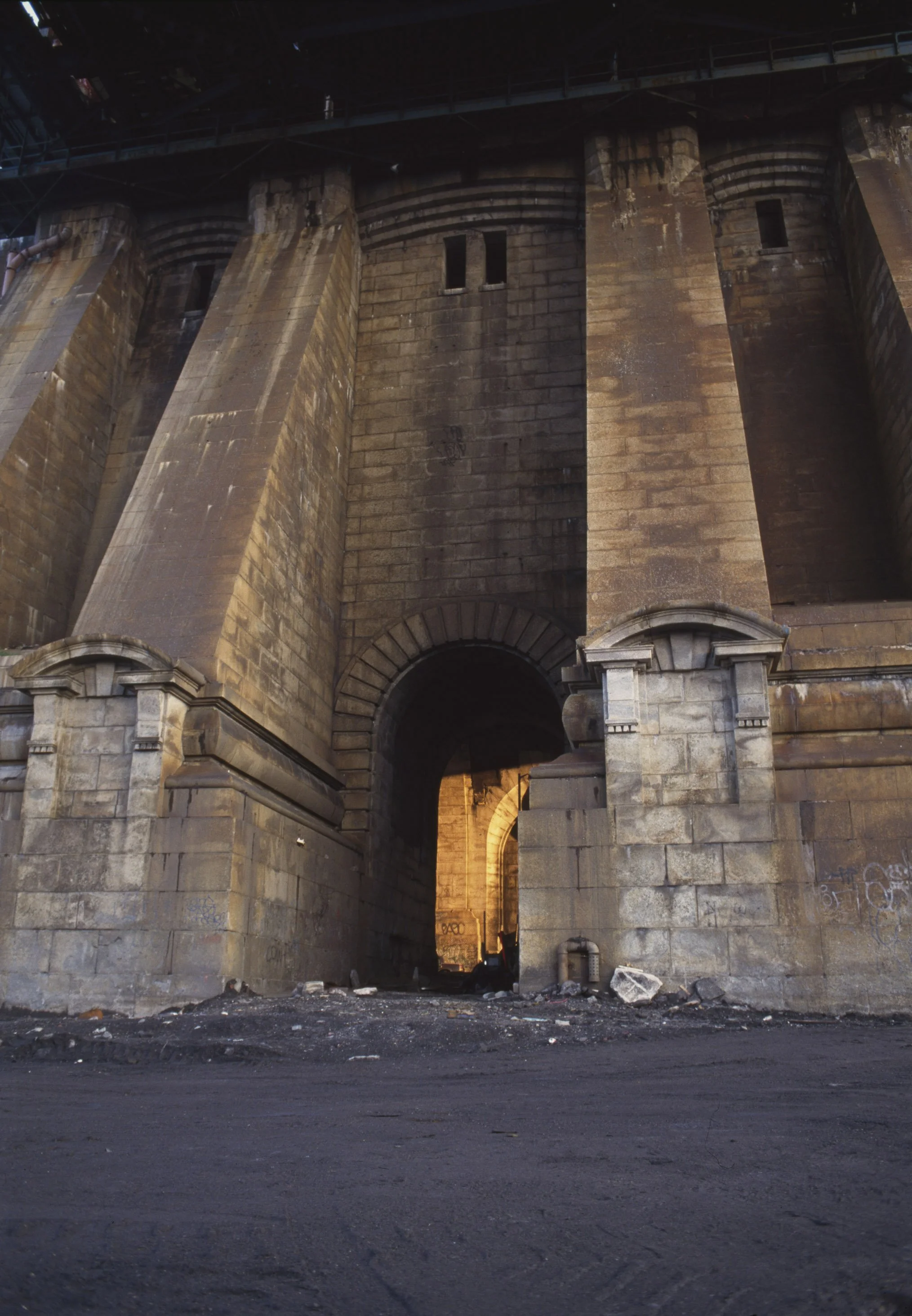  Under the Manhattan Bridge, 1996 