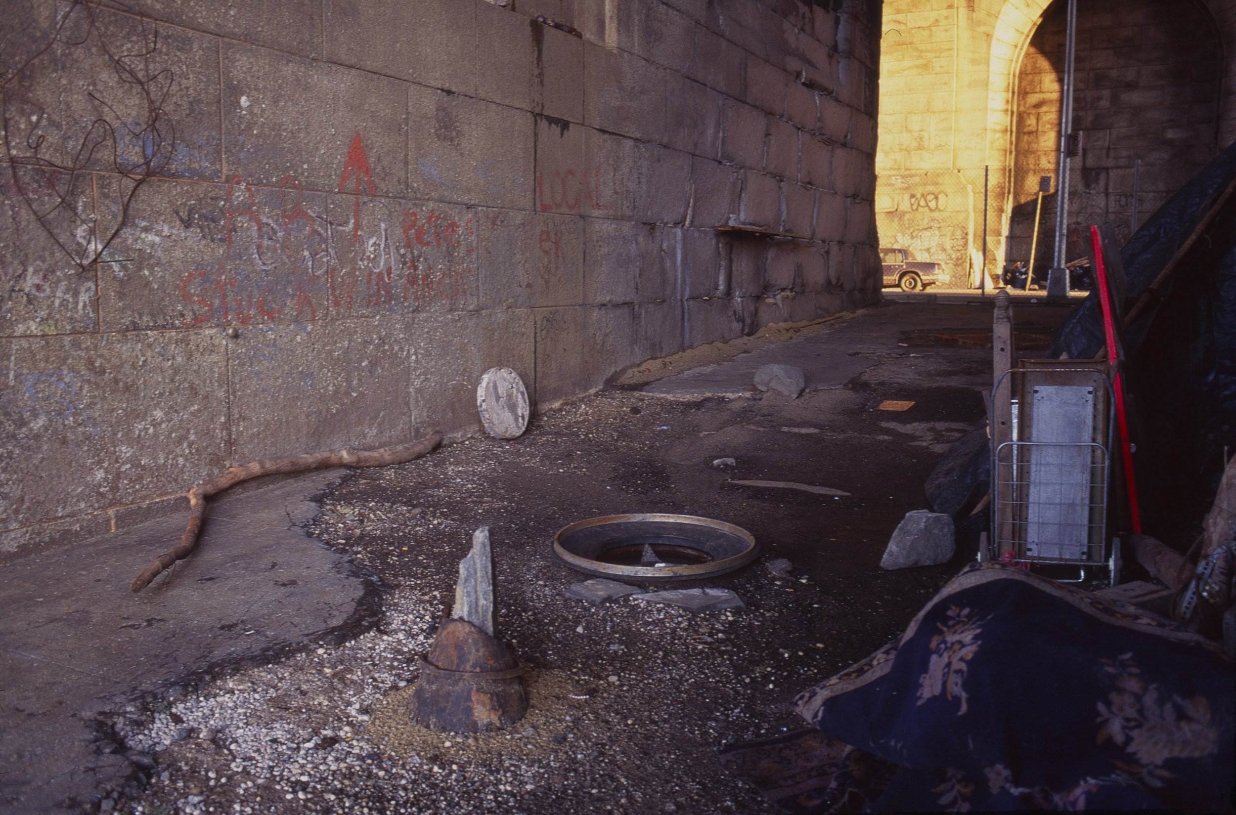  Chris Piper’s gallery under the Manhattan Bridge, 1996 