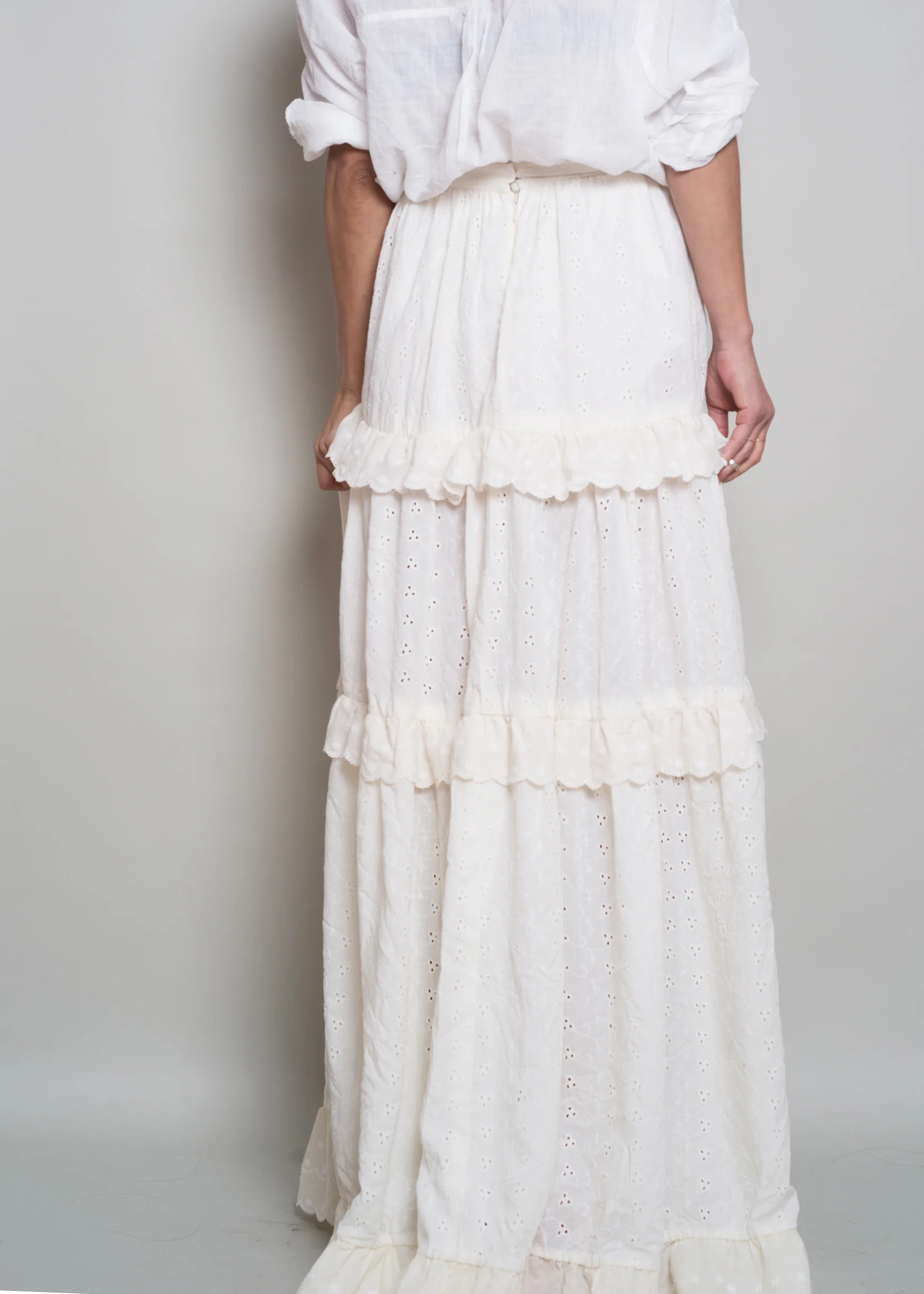 A_Part_of_the_Rest_Vintage_1970s_Embroidery_Eyelet_Tiered_Ivory_Prairie_Maxi_Skirt001.jpg