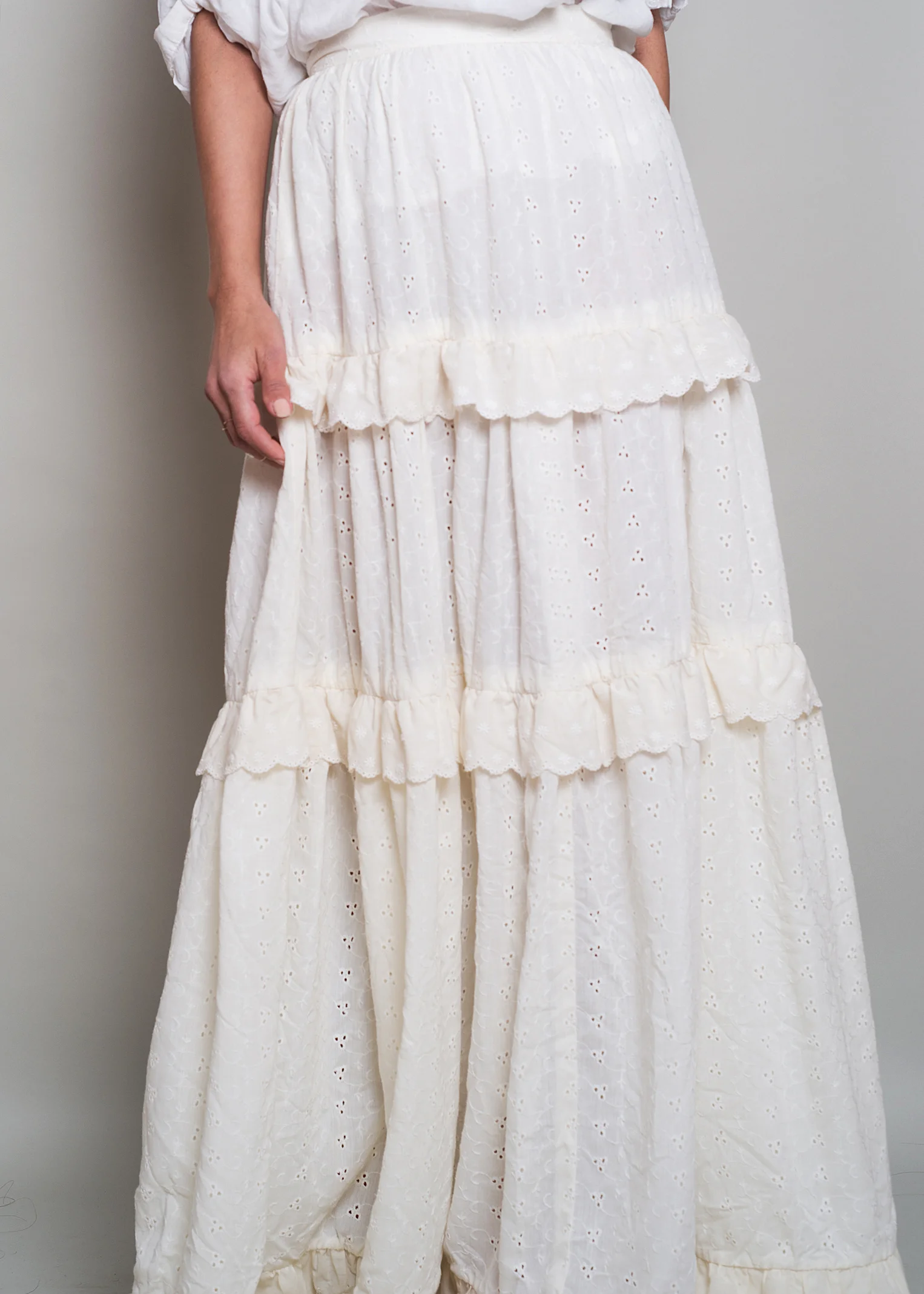 A_Part_of_the_Rest_Vintage_1970s_Embroidery_Eyelet_Tiered_Ivory_Prairie_Maxi_Skirt003.jpg