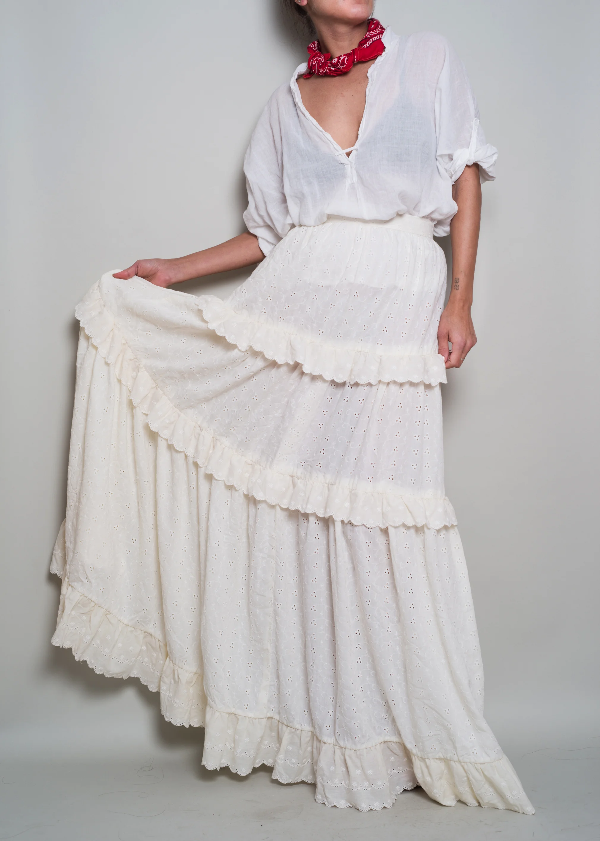 A_Part_of_the_Rest_Vintage_1970s_Embroidery_Eyelet_Tiered_Ivory_Prairie_Maxi_Skirt004.jpg
