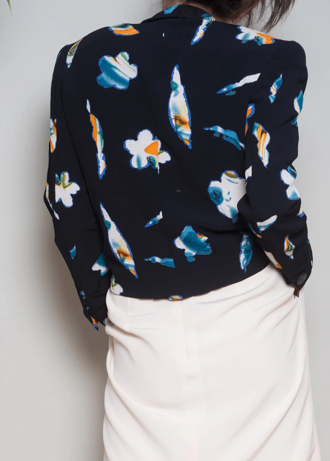 A_Part_of_the_Rest_Vintage_1990s_Krizia_Italy_Watercolor_Spring_Blazer_Top_001.jpg