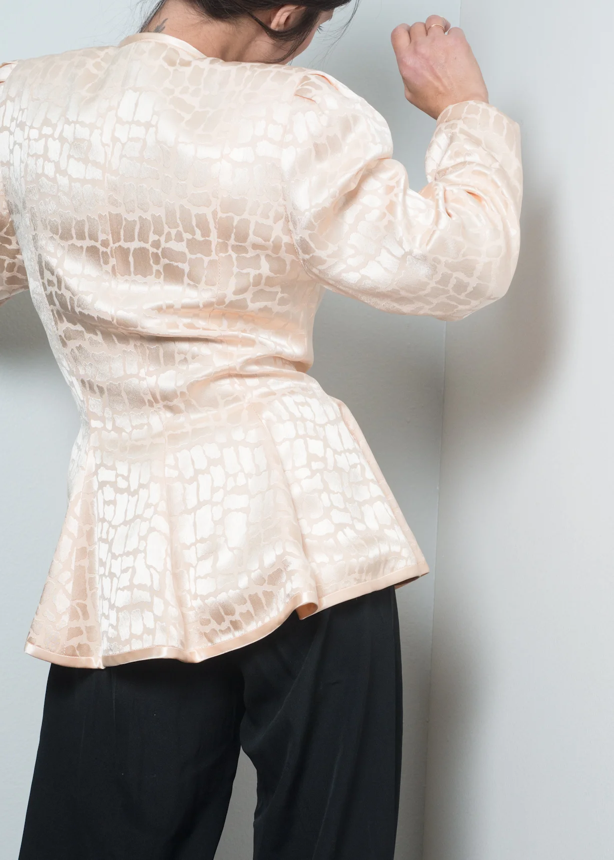 A_Part_of_the_Rest_Vintage_1980s_neiman_marcus_aj_bari_pink_jacquard_peplum_jacket_004.jpg