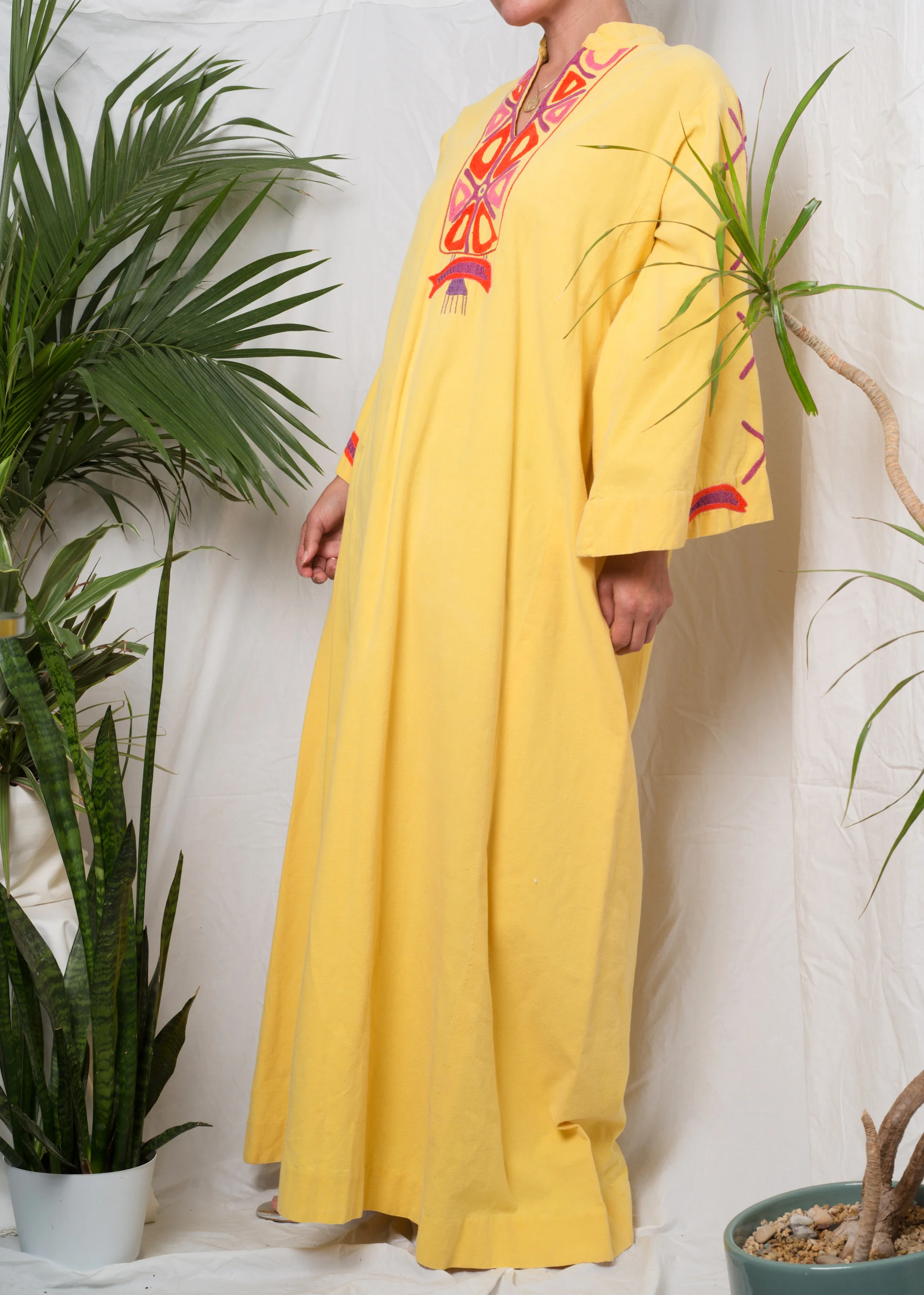A_Part_of_the_rest_vintage_sustainable_style_yellow_josefa_1970s_embroidery_kaftan_002.jpg
