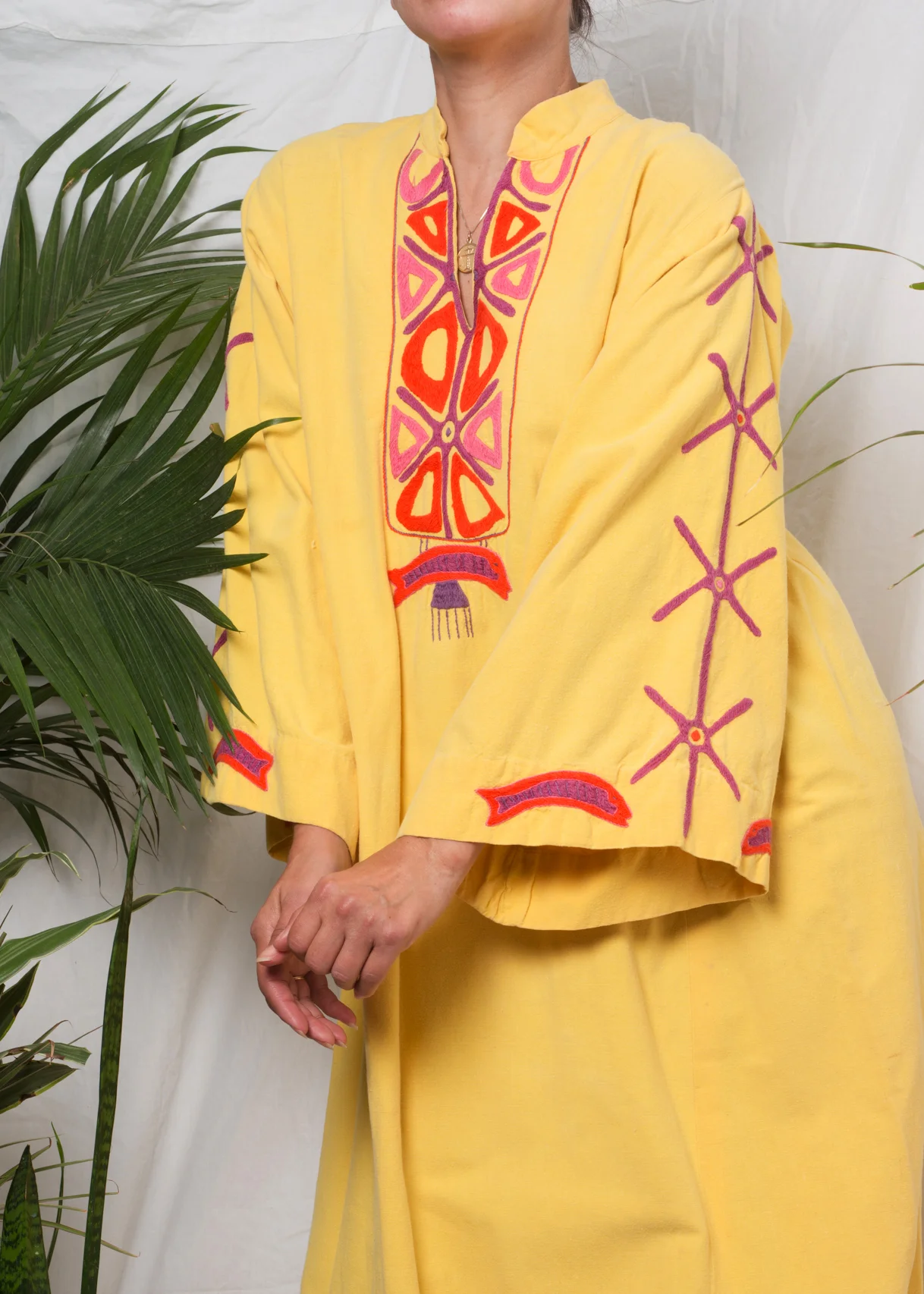 A_Part_of_the_rest_vintage_sustainable_style_yellow_josefa_1970s_embroidery_kaftan_005.jpg