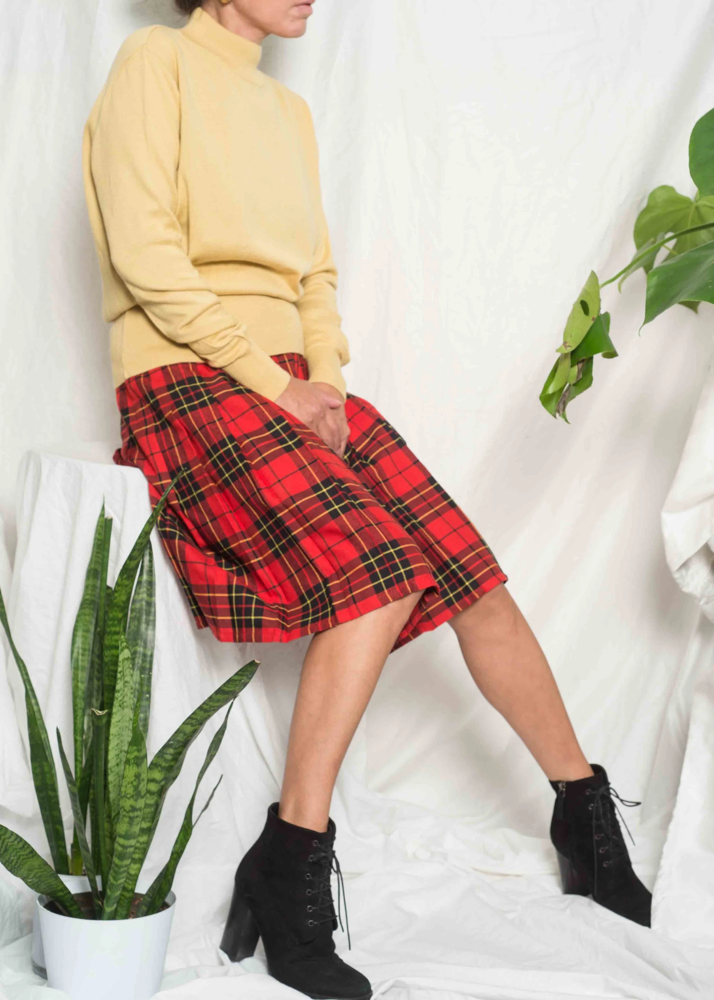 A_Part_of_the_Rest_Vintage_1980s_mondi_mustard_turtleneck_sweater_1970s_pierre_cardin_plaid_pleat_skirt_003.jpg