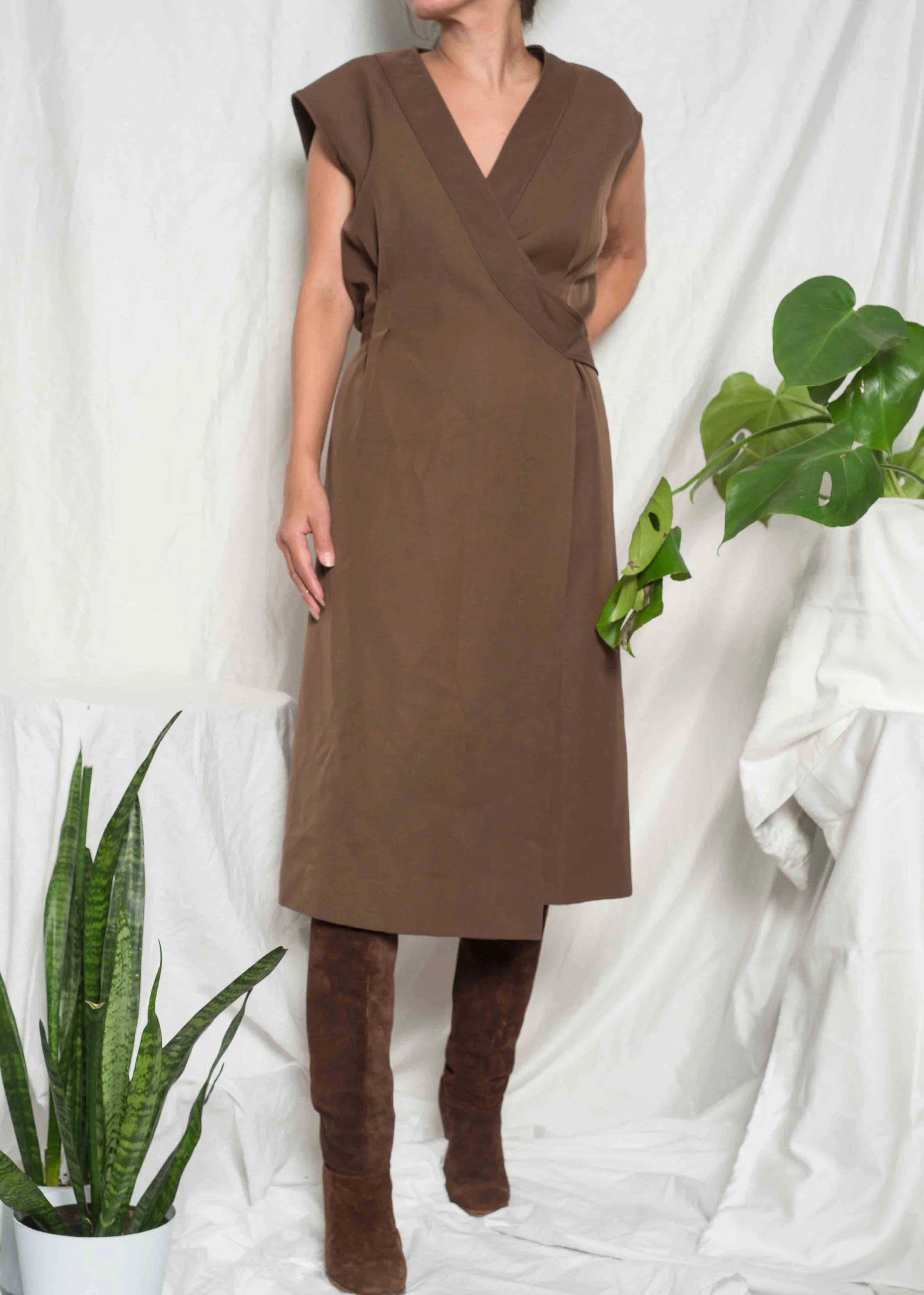 A_Part_of_the_Rest_Vintage_1970s_brown_wrap_dress_001.jpg