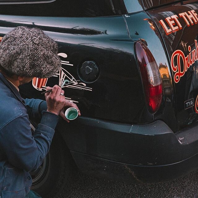 The Sherbert Dab / @thesherbertdab 
London, 2020
📸@emilyjaynenolan
&bull;
&bull;
&bull;

#handpainted #handpaintedsigns #signpainting #signwriting #windowpainting #blackcab #brushlettering #vehicle #custompaint #peintureenlettres #script #scriptlett