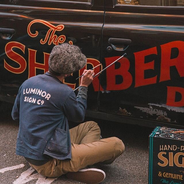 The Sherbert Dab / @thesherbertdab 
London, 2020
📸@emilyjaynenolan
&bull;
&bull;
&bull;

#handpainted #handpaintedsigns #signpainting #signwriting #windowpainting #blackcab #brushlettering #vehicle #custompaint #peintureenlettres #script #scriptlett