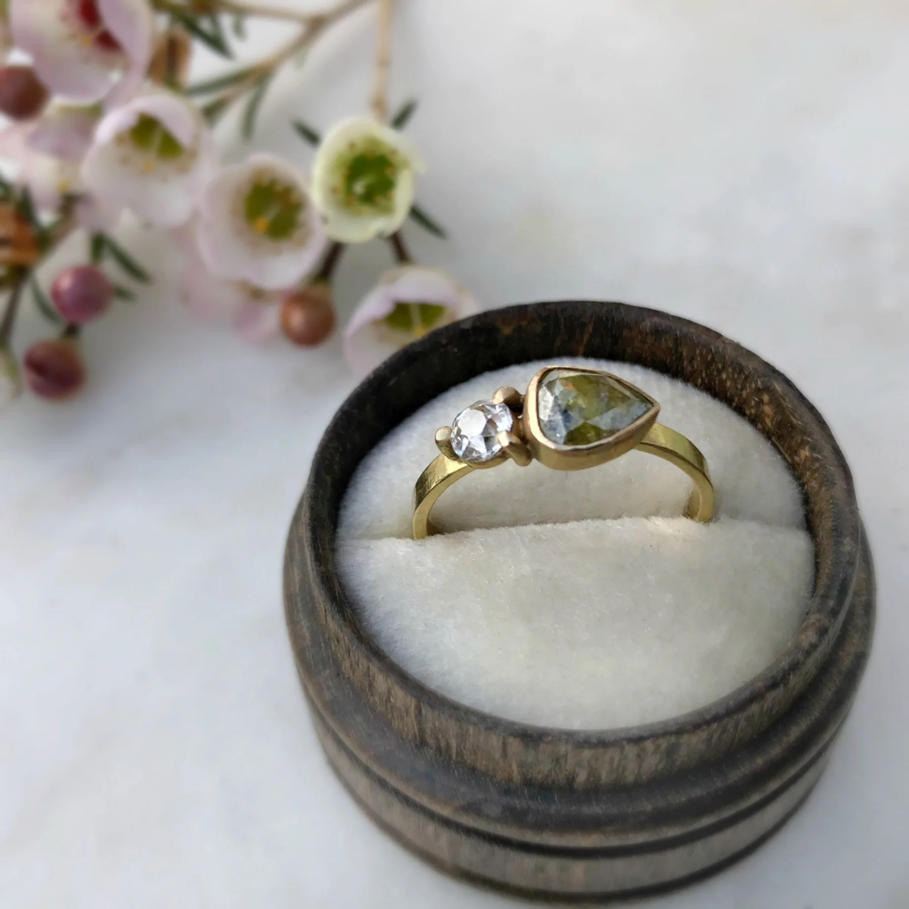 Green_Diamond_Duo_Ring_woodenbox.jpg