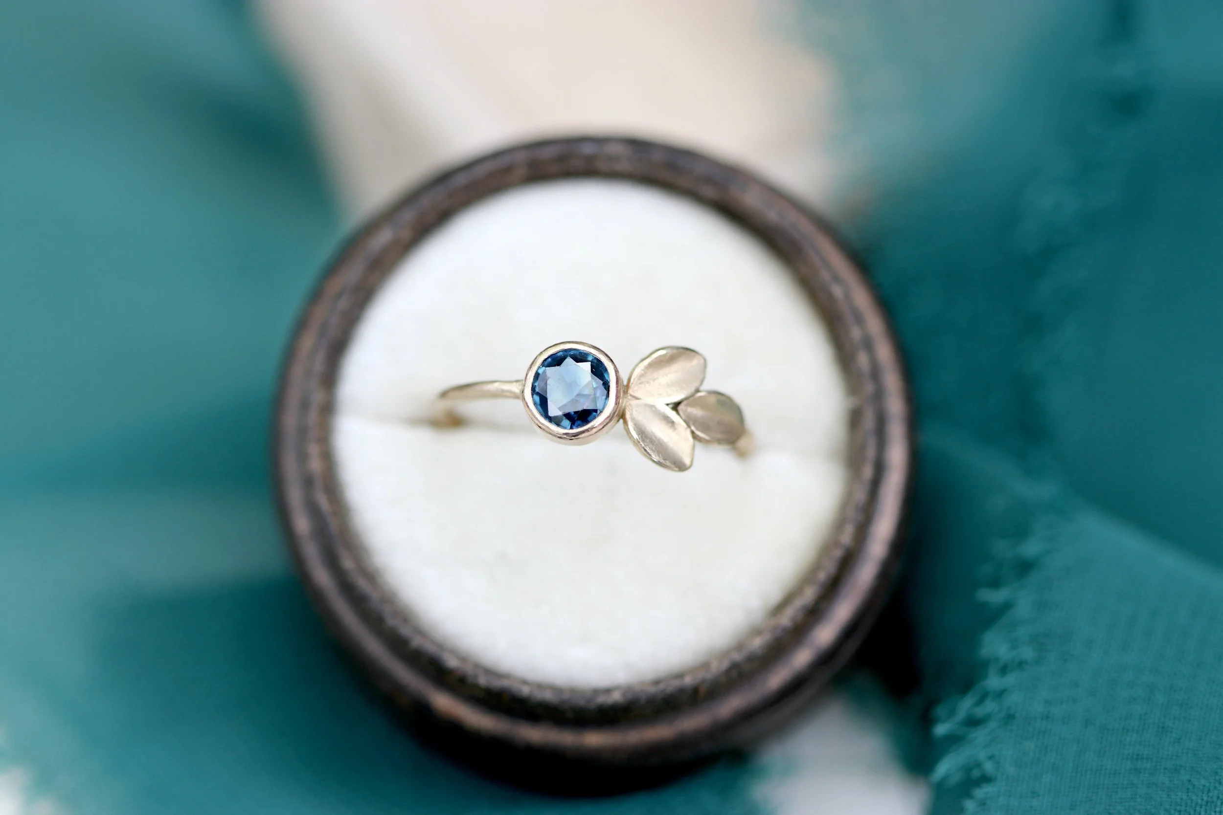 Three_Leaf_Fern_Ring_sapphire_singleinbox.jpg