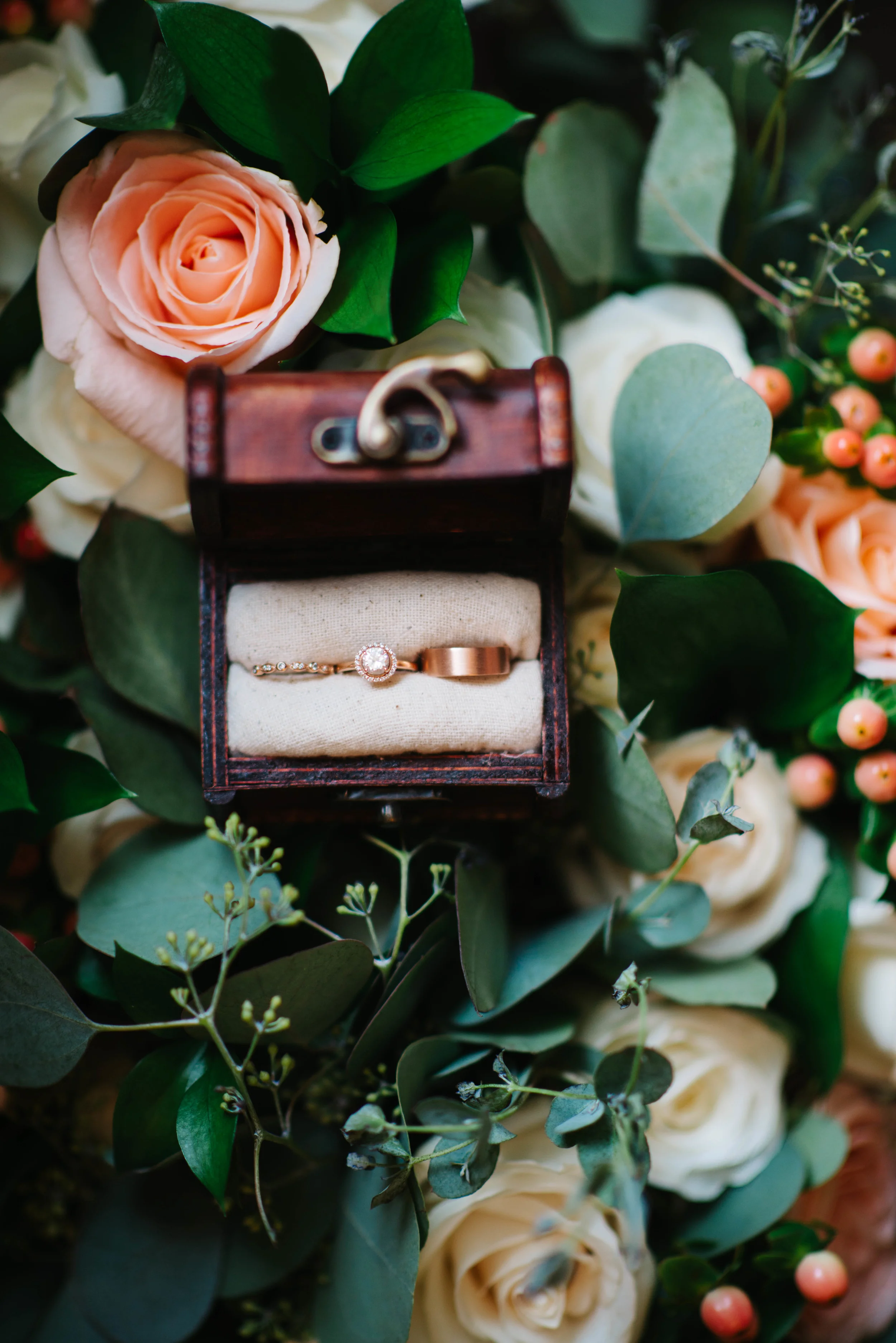 Barn at Kennedy Farms Green and Pink Wedding | Erika Aileen Photography