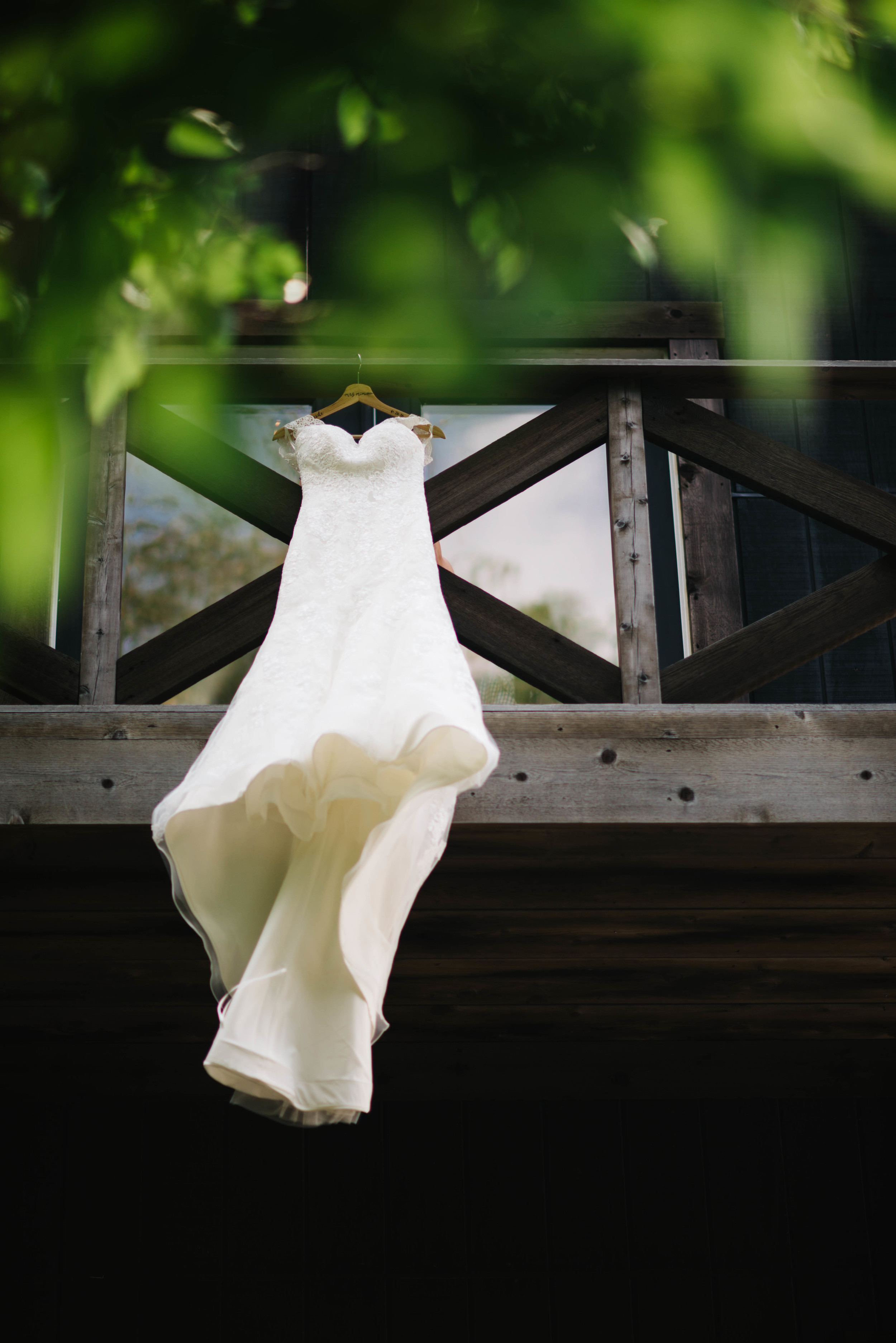 Barn at Kennedy Farms Green and Pink Wedding | Erika Aileen Photography