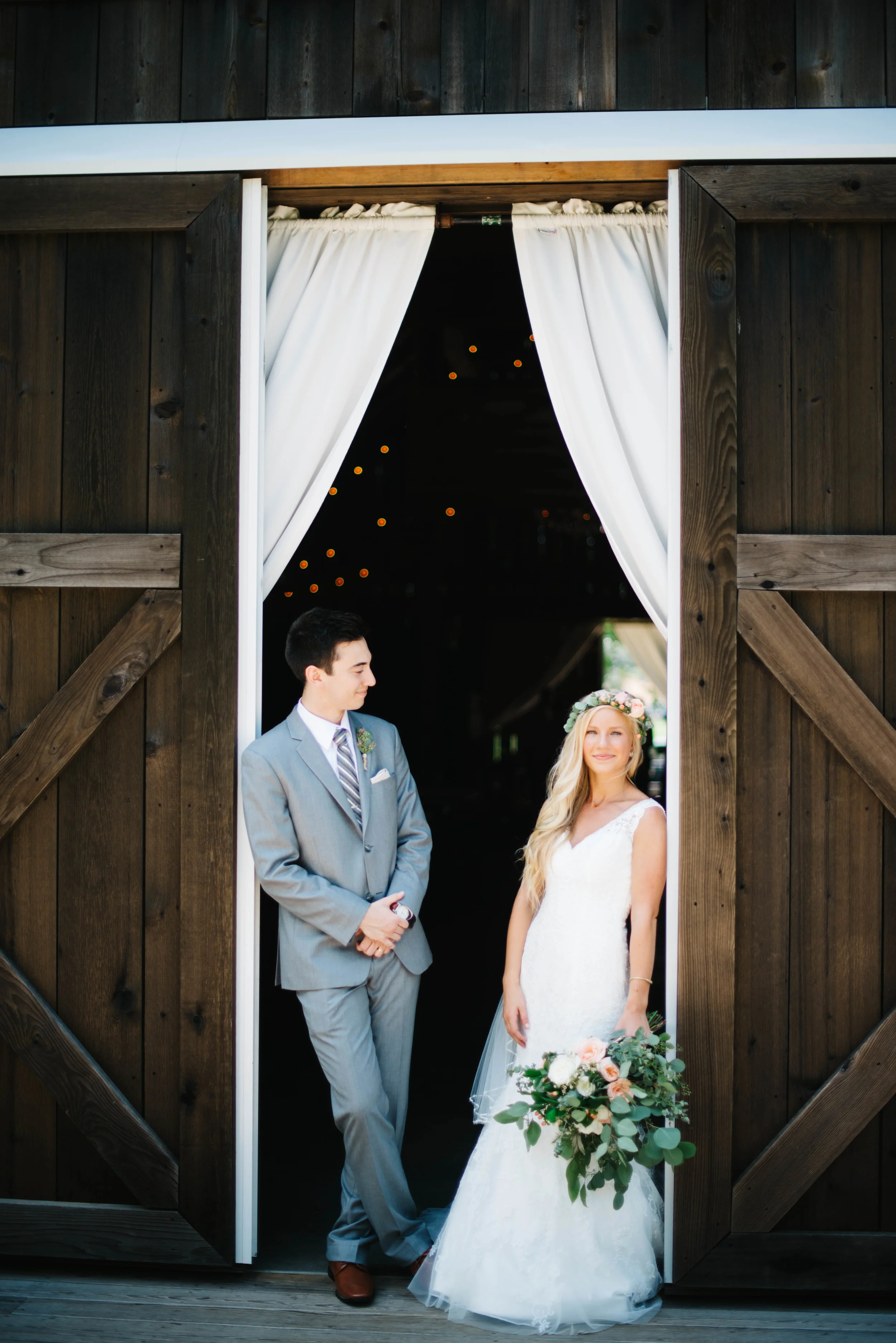 Barn at Kennedy Farms Green and Pink Wedding | Erika Aileen Photography