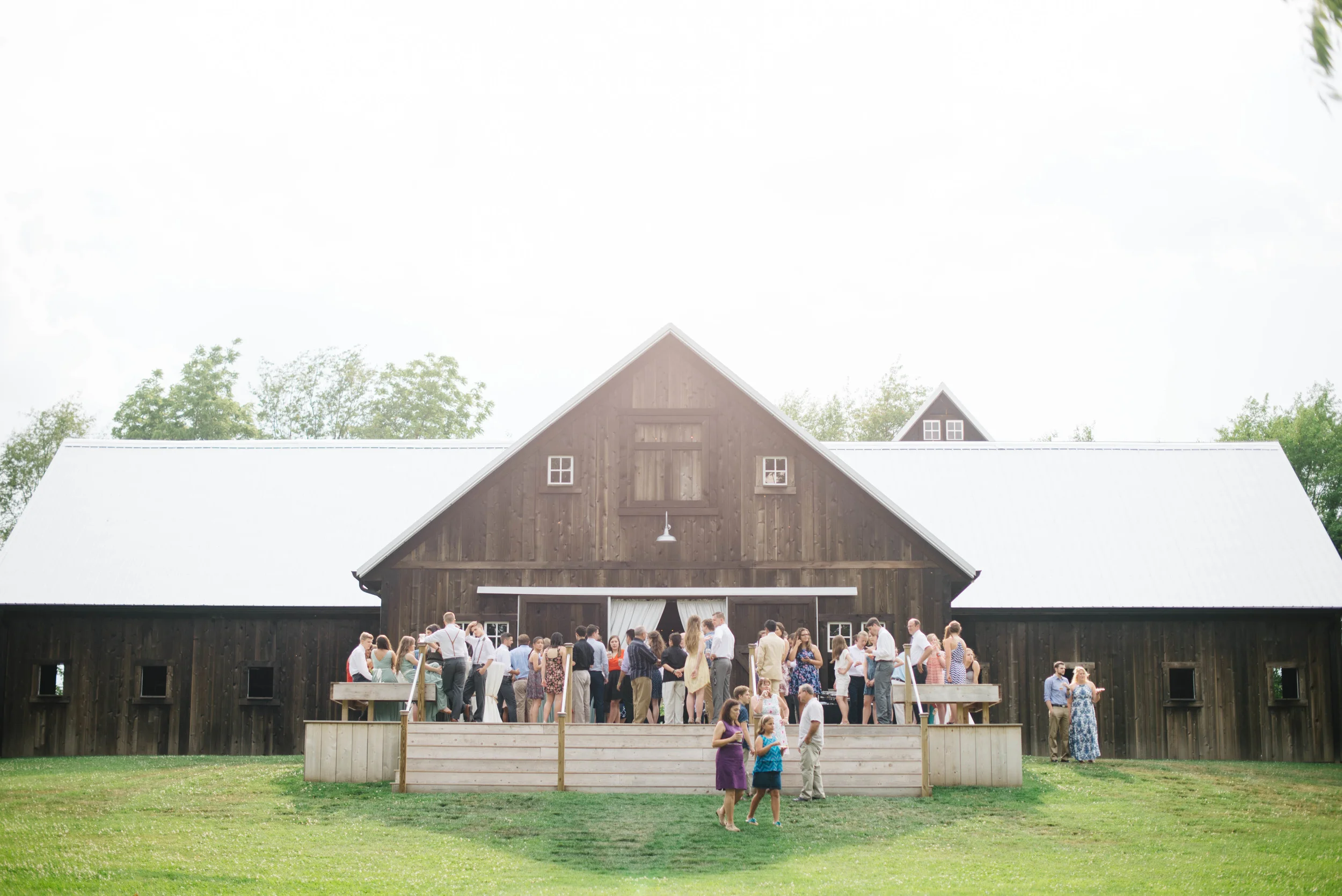 Barn at Kennedy Farms Green and Pink Wedding | Erika Aileen Photography