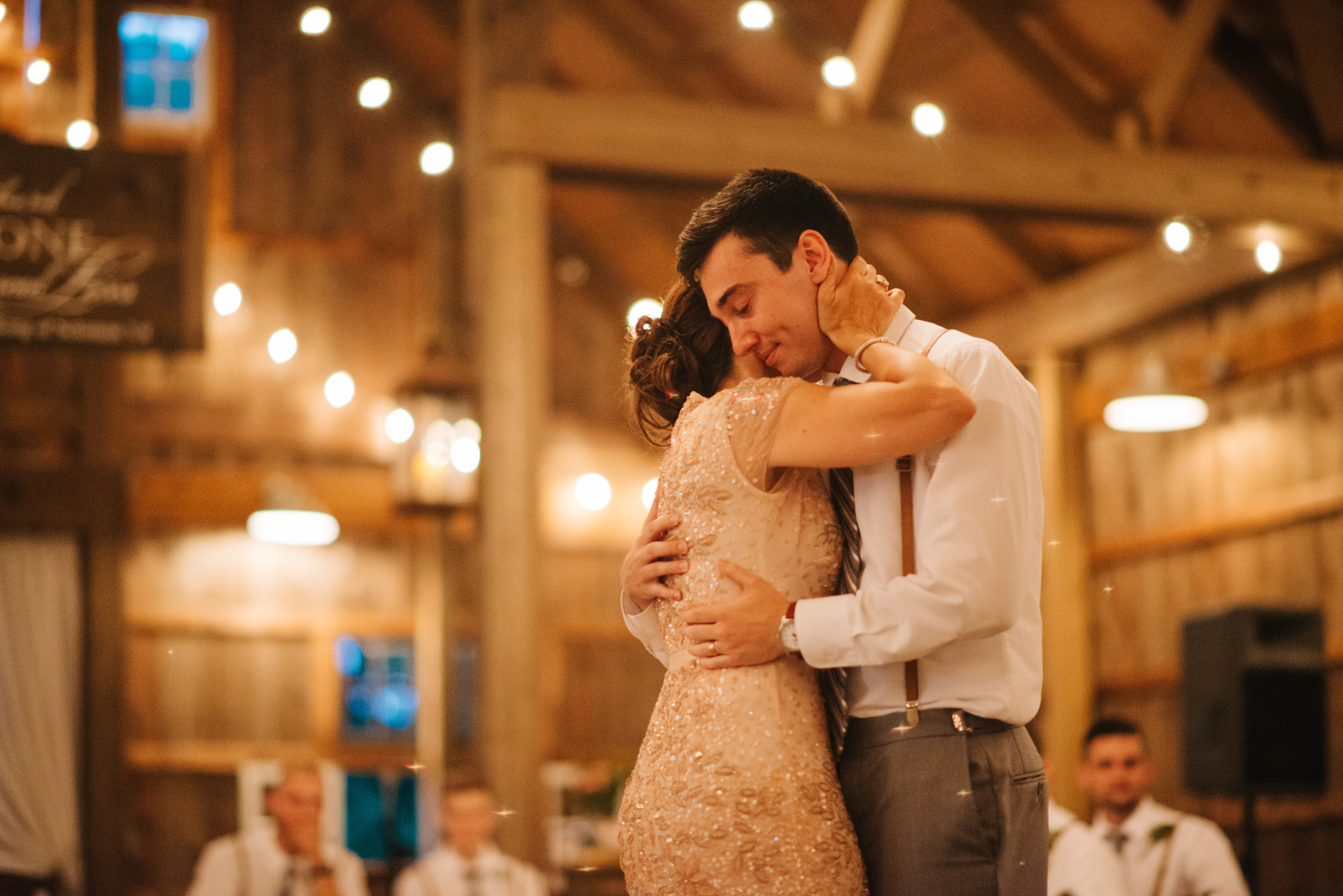 Barn at Kennedy Farms Green and Pink Wedding | Erika Aileen Photography