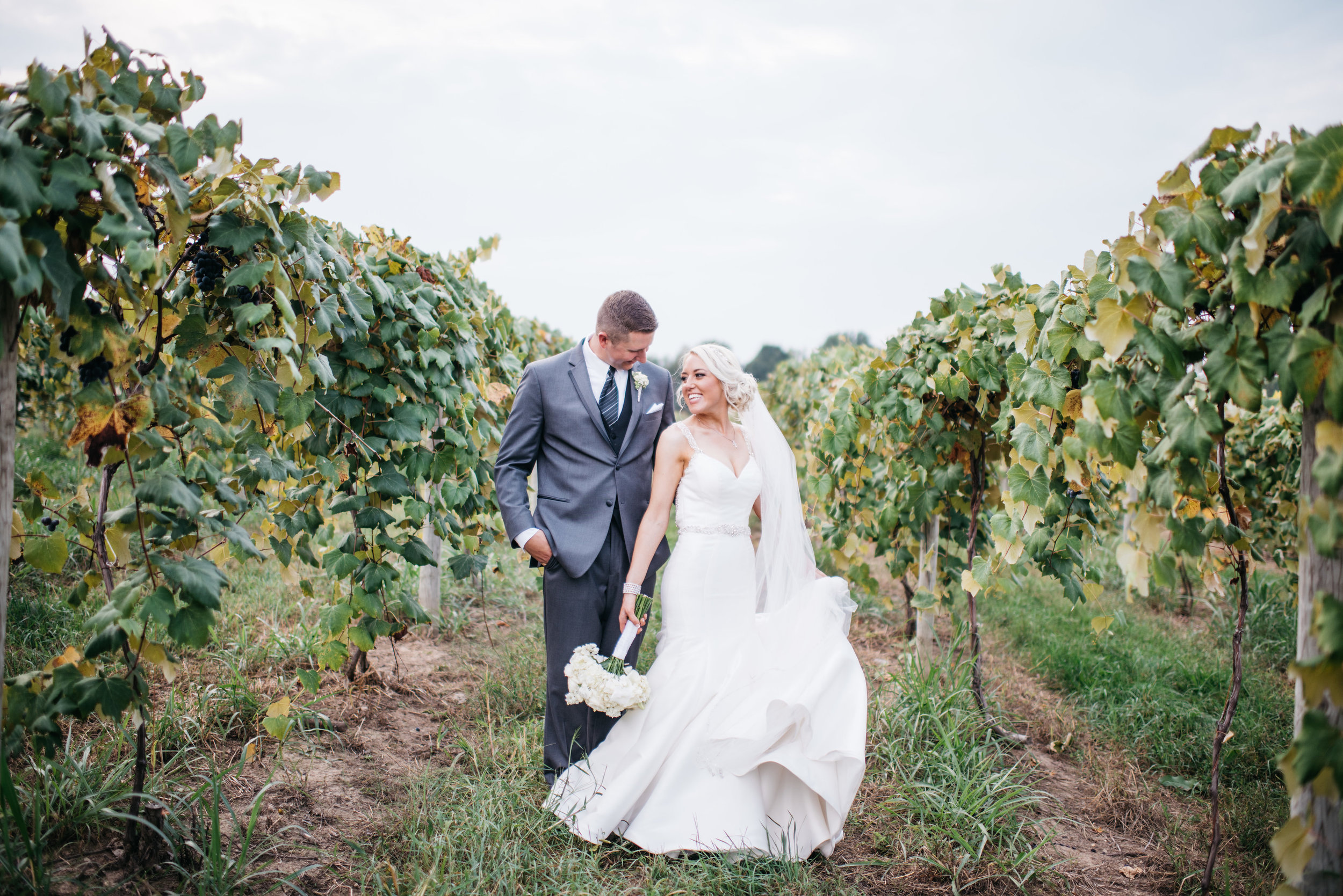 Hidden Vineyard Michigan Wedding The Wedding Mag Erika Aileen Photography