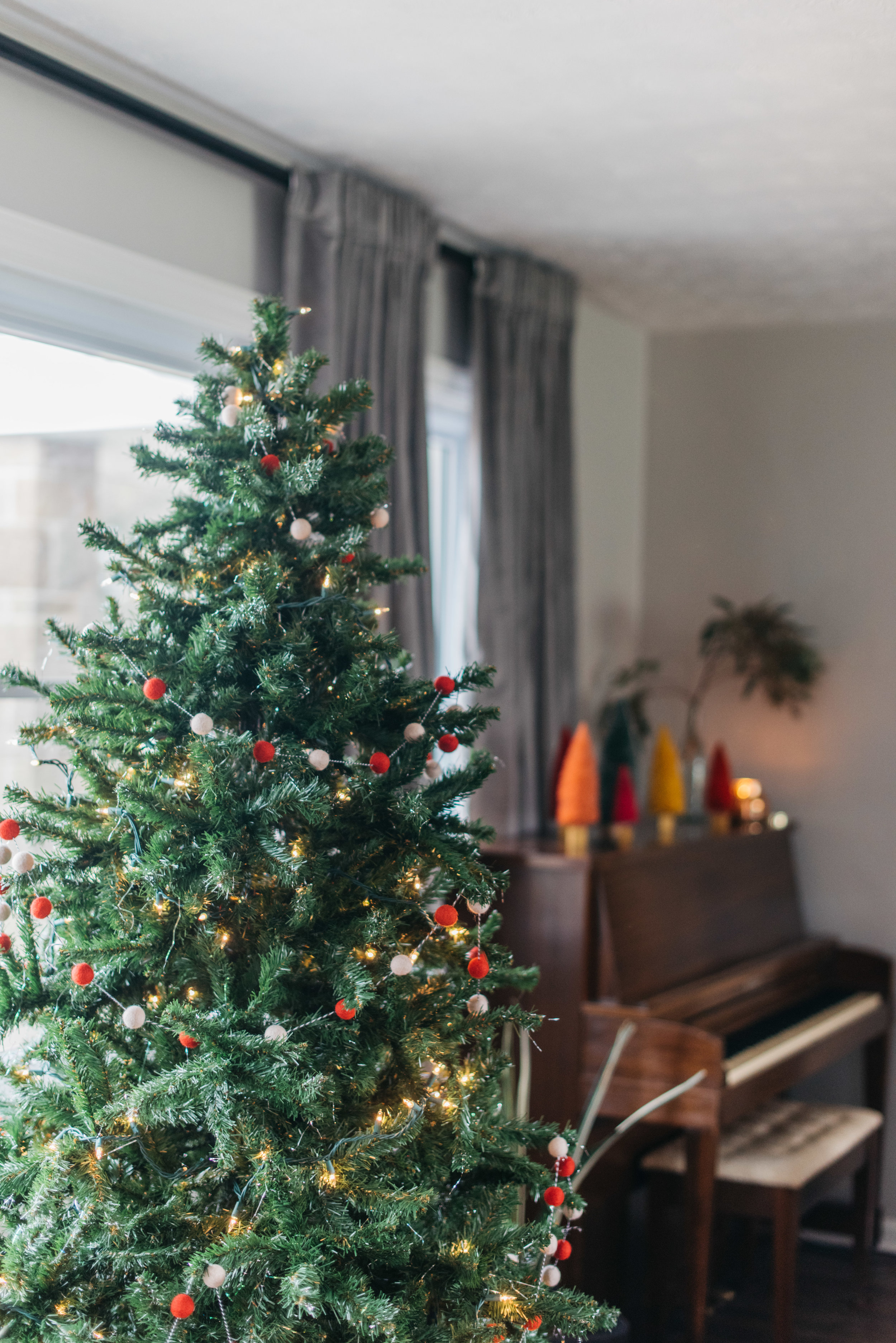 Mid century christmas decor erika aileen photography chicago indianapolis wedding photographer