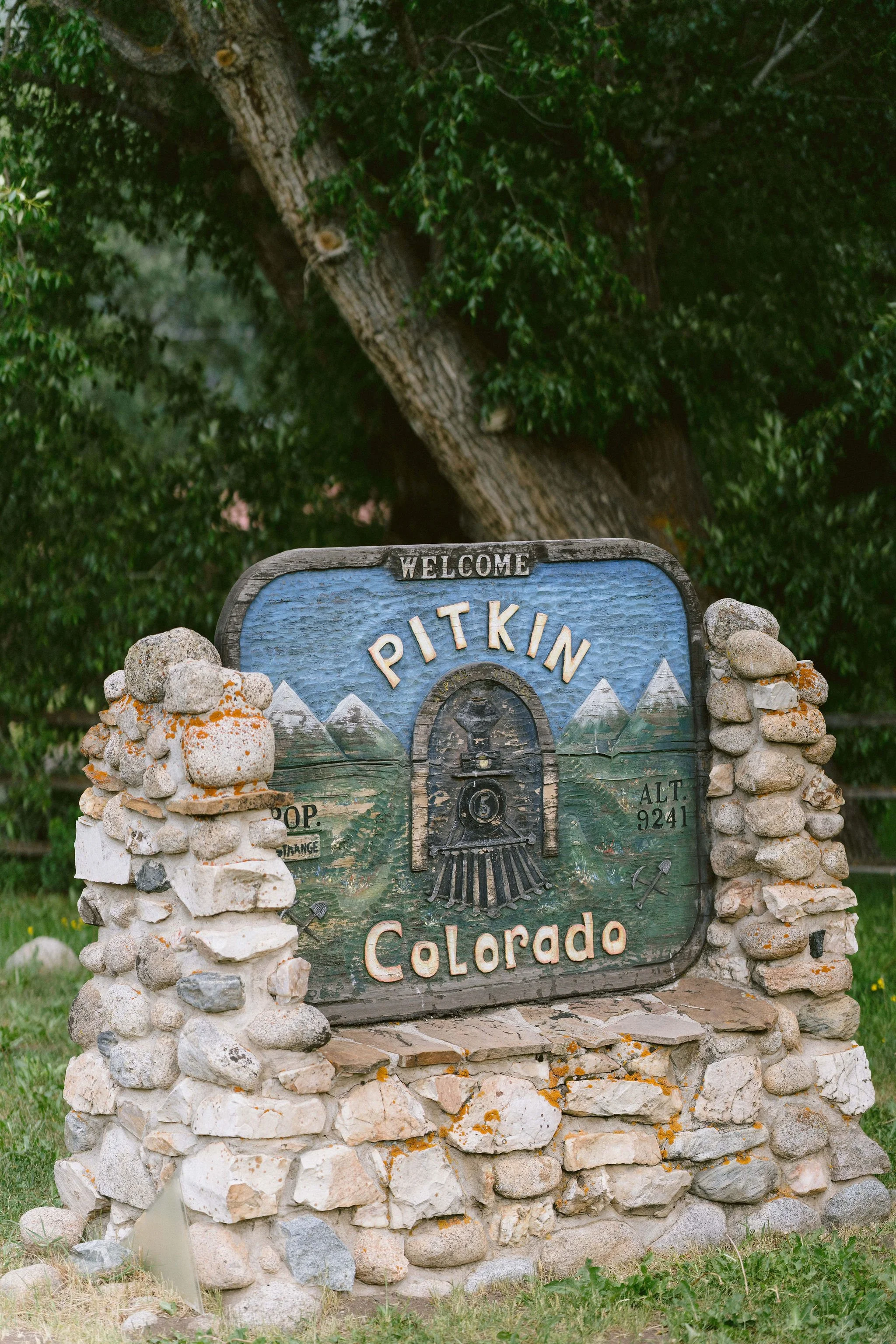 welcome to pitkin colorado sign