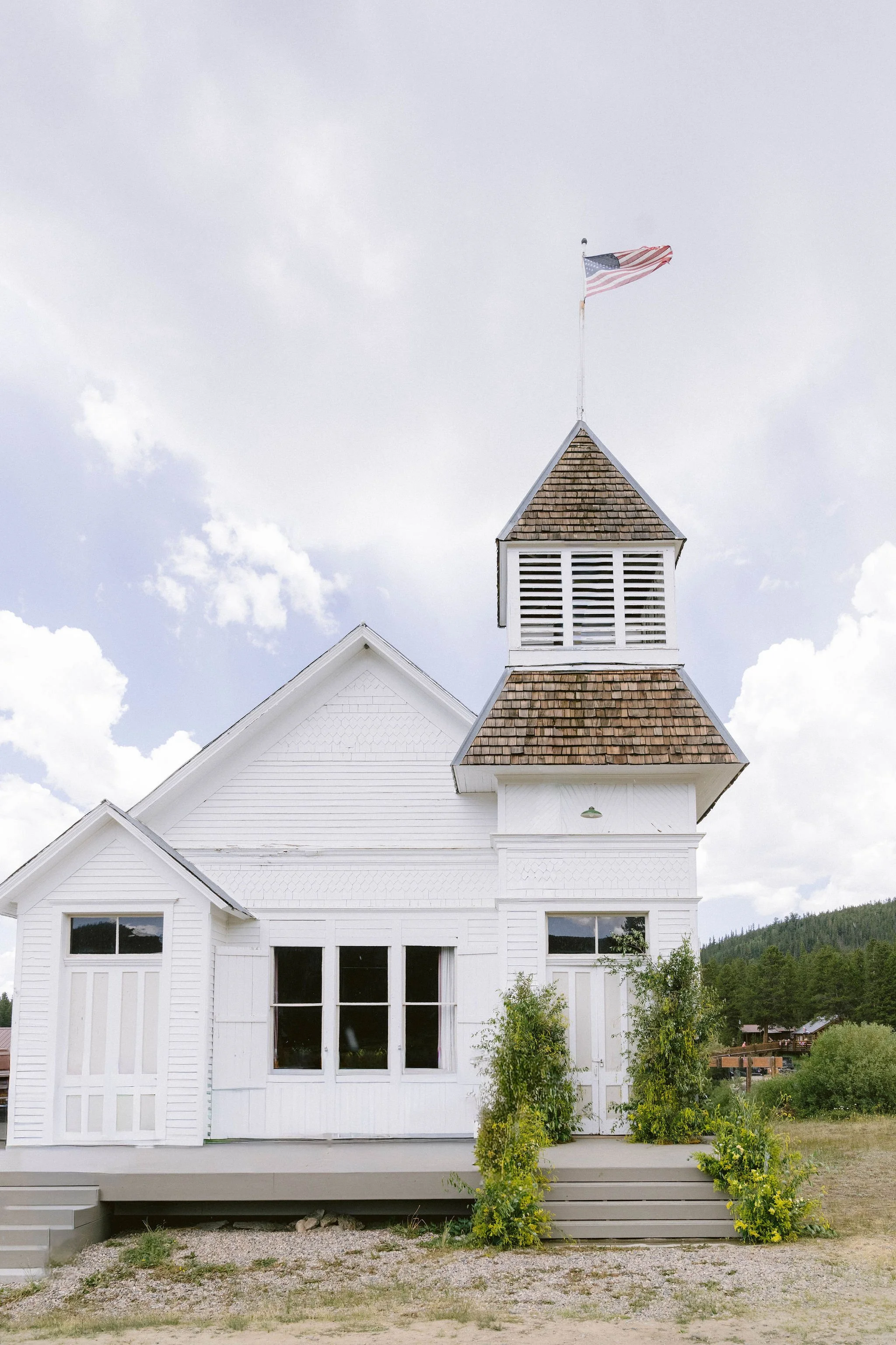 the outside of white chapel in tin cup colorado