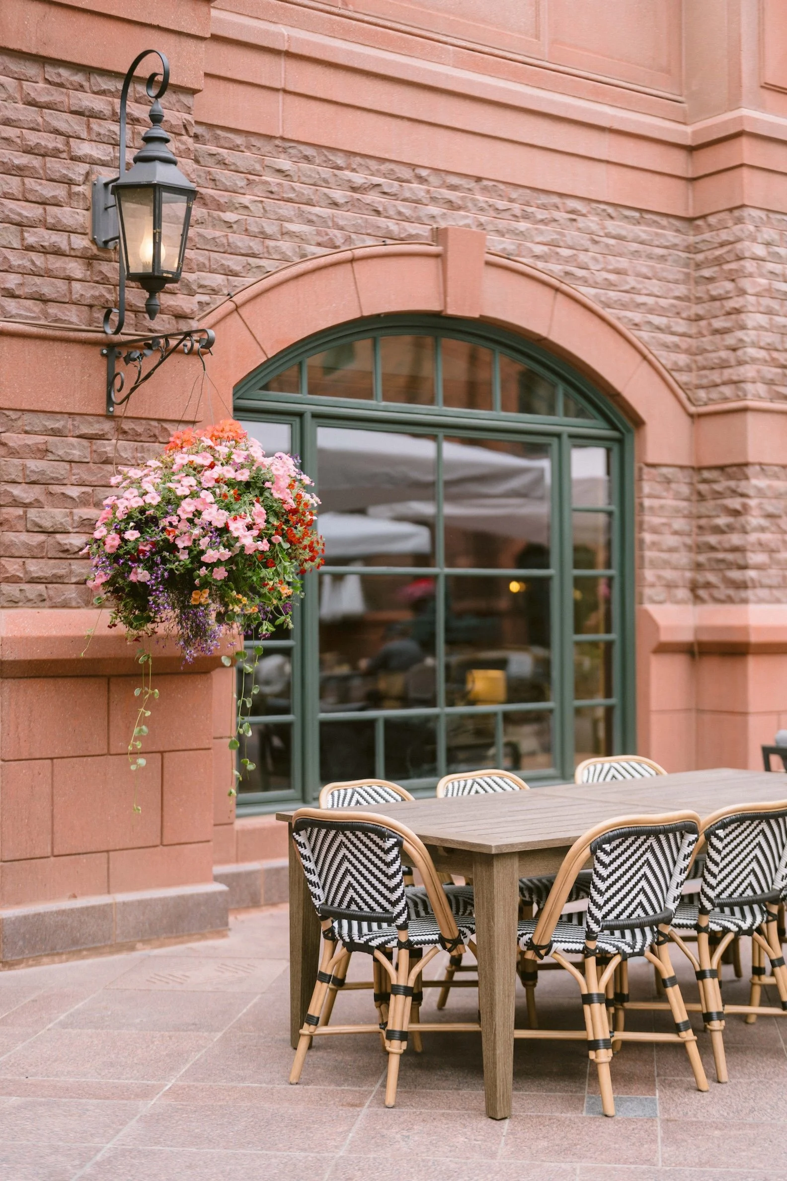 The St Regis Aspen courtyard with french bistro inspired table and chairs