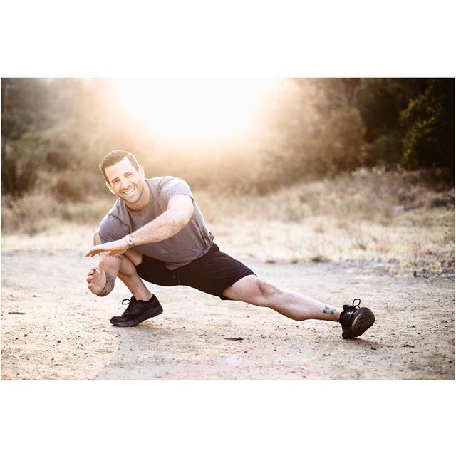 Hire this guy for all your personal training needs. He&rsquo;ll bring that winning smile and the early morning sunshine with him as a bonus. @andrewgavigan | 📷 @kellyelainephoto | .
.
.
#personaltrainer @brooksrunning #brooks #earlymorning #lensflar