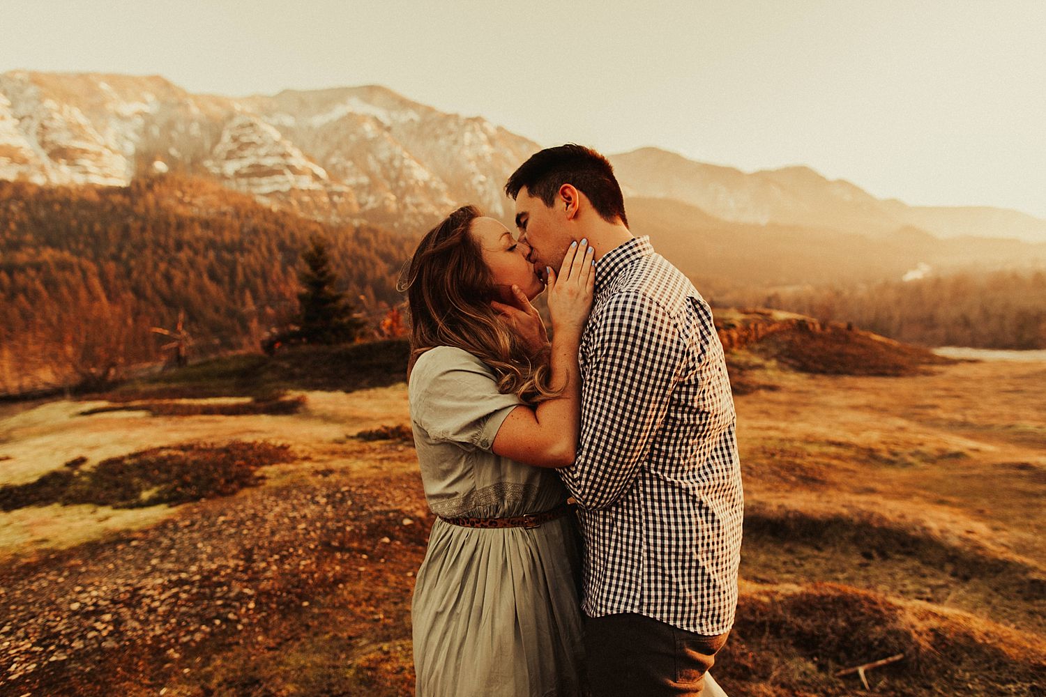 columbia-river-gorge-engagement-session_1637.jpg