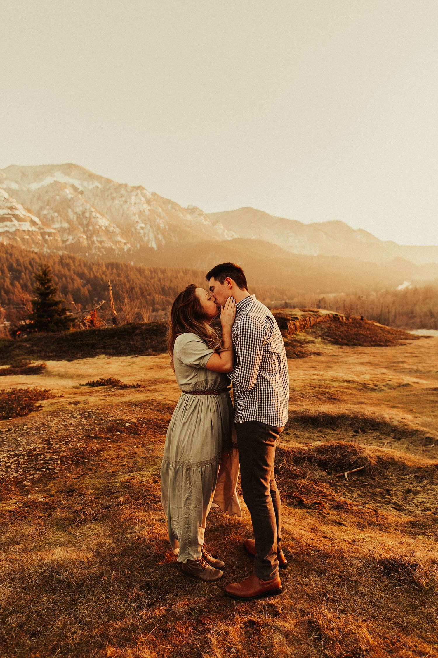 columbia-river-gorge-engagement-session_1636.jpg