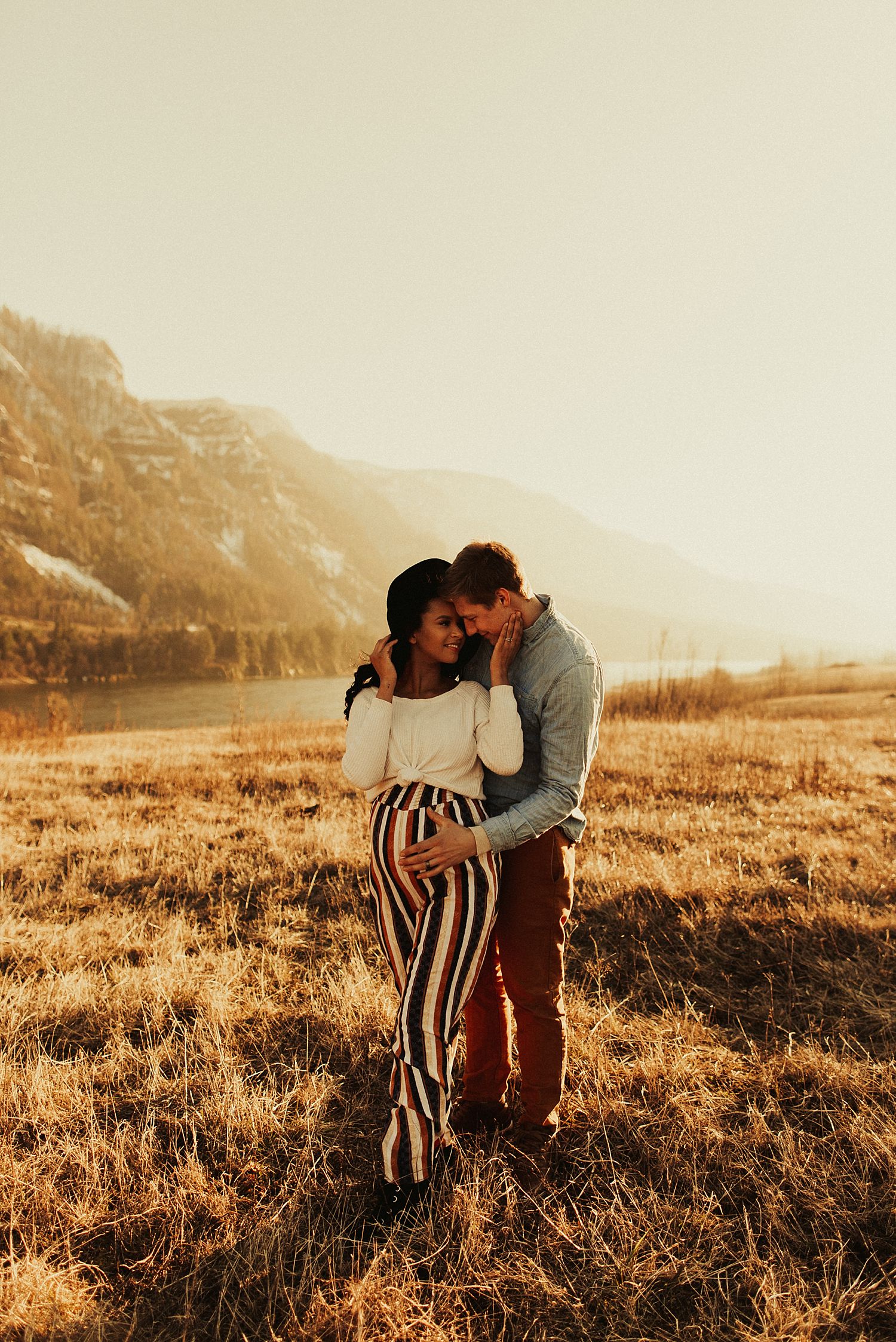 columbia-river-gorge-maternity-session_1687.jpg