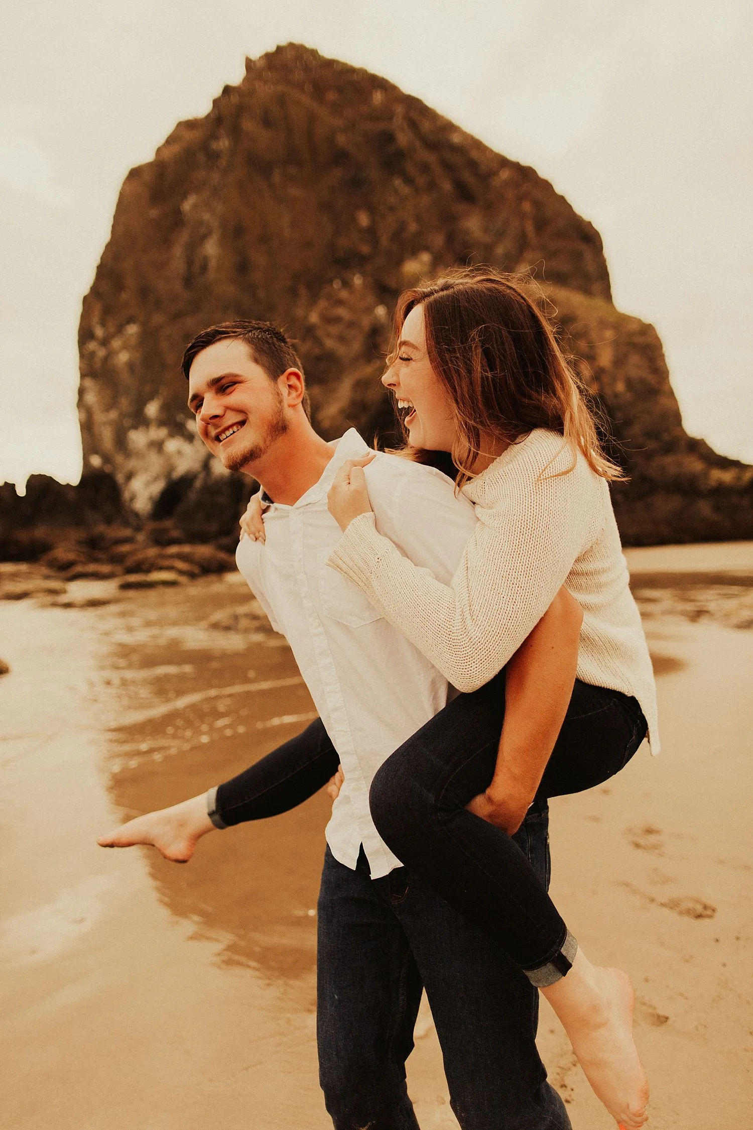 cannon-beach-couples-session_3669.jpg