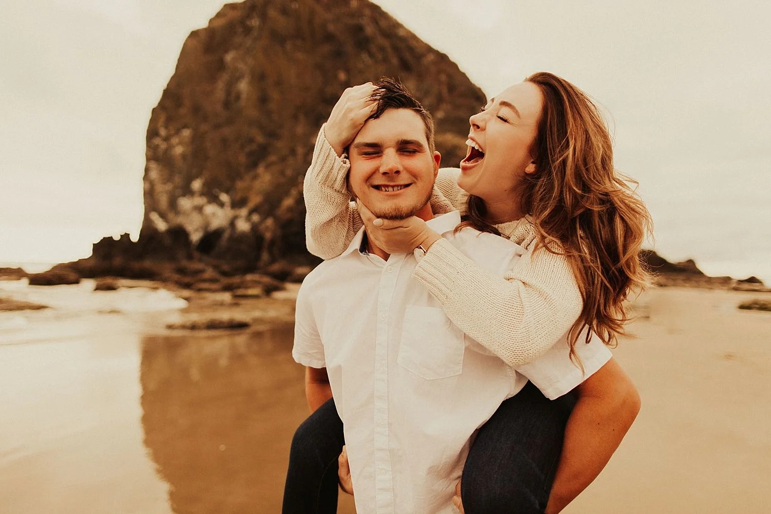cannon-beach-couples-session_3673.jpg