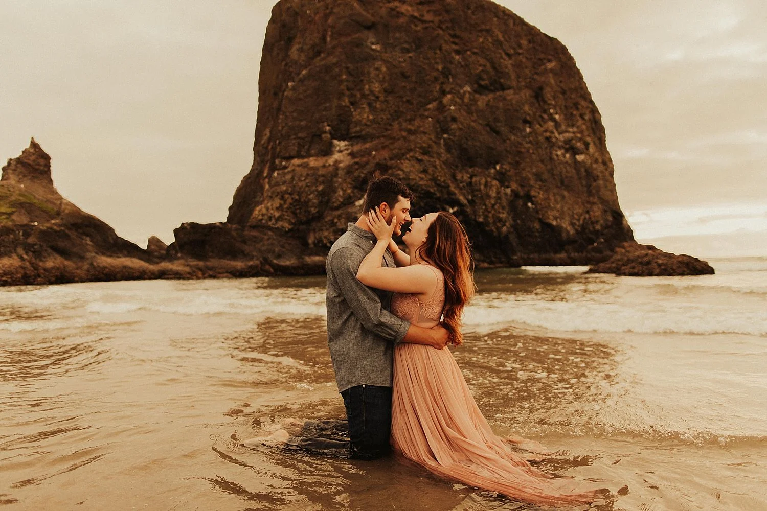 cannon-beach-couples-session_3709.jpg