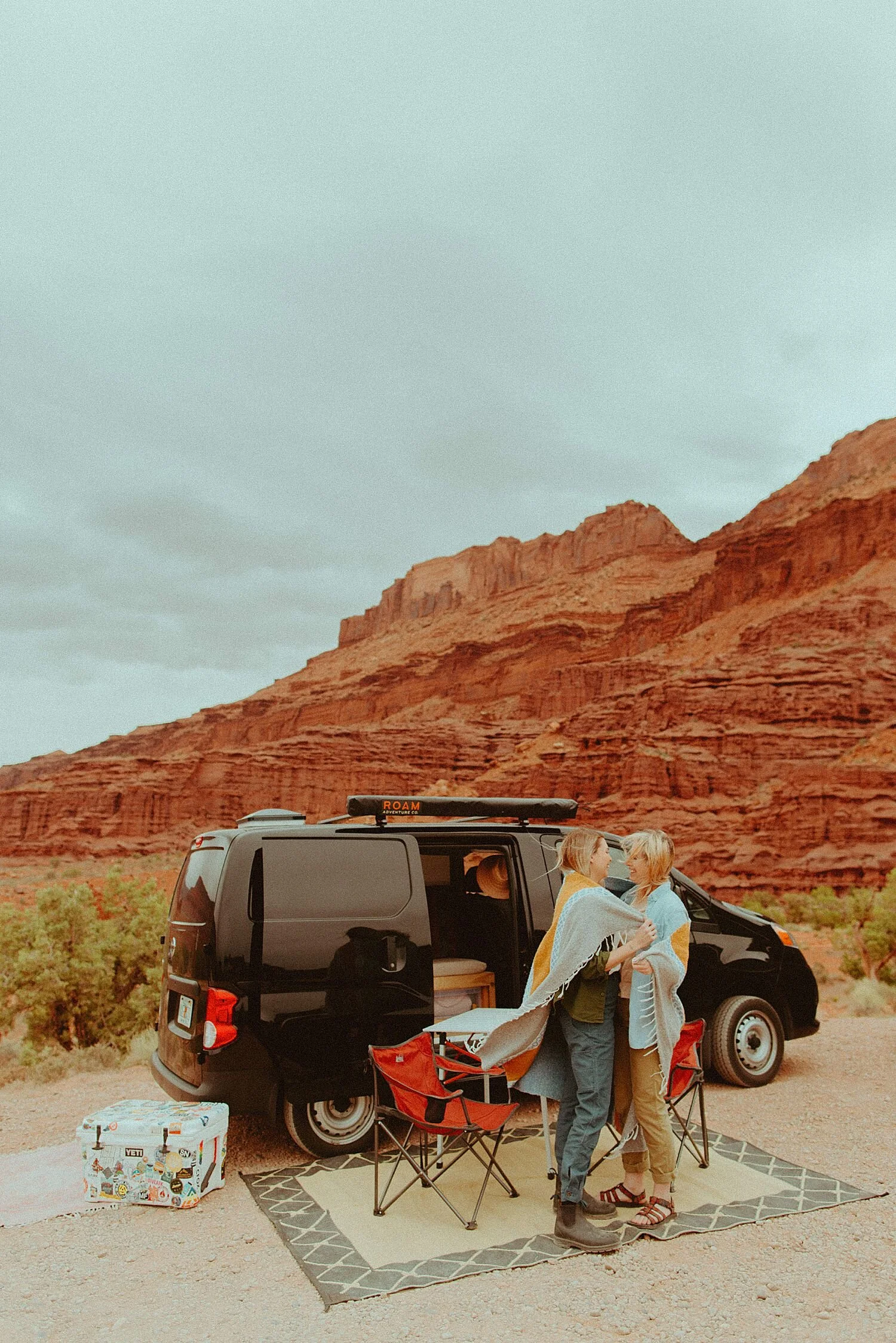 Moab Vanlife Couples Session // Moab, UT // Bryce & Larissa — Oregon ...