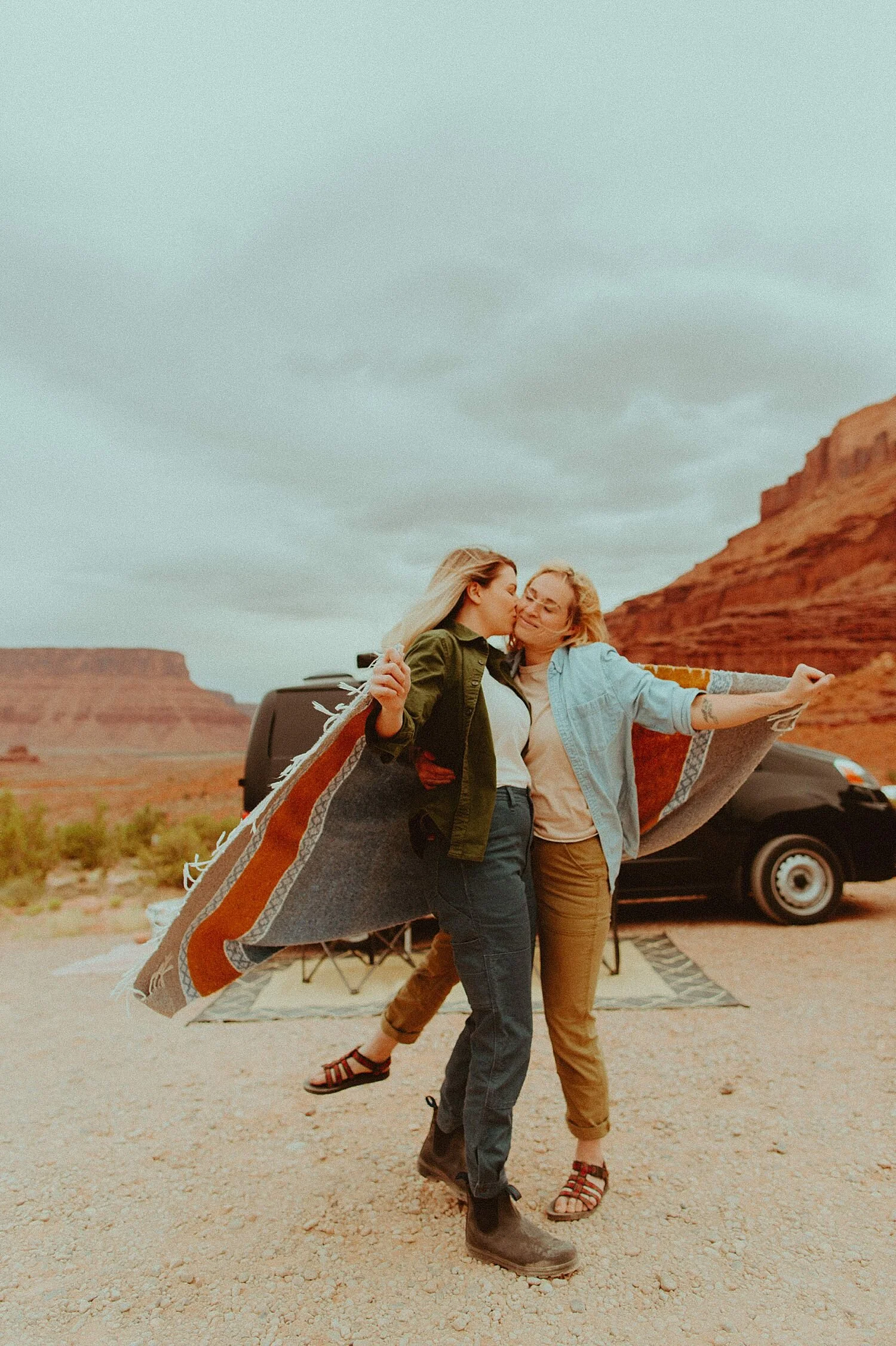 Moab Vanlife Couples Session // Moab, UT // Bryce & Larissa — Oregon ...