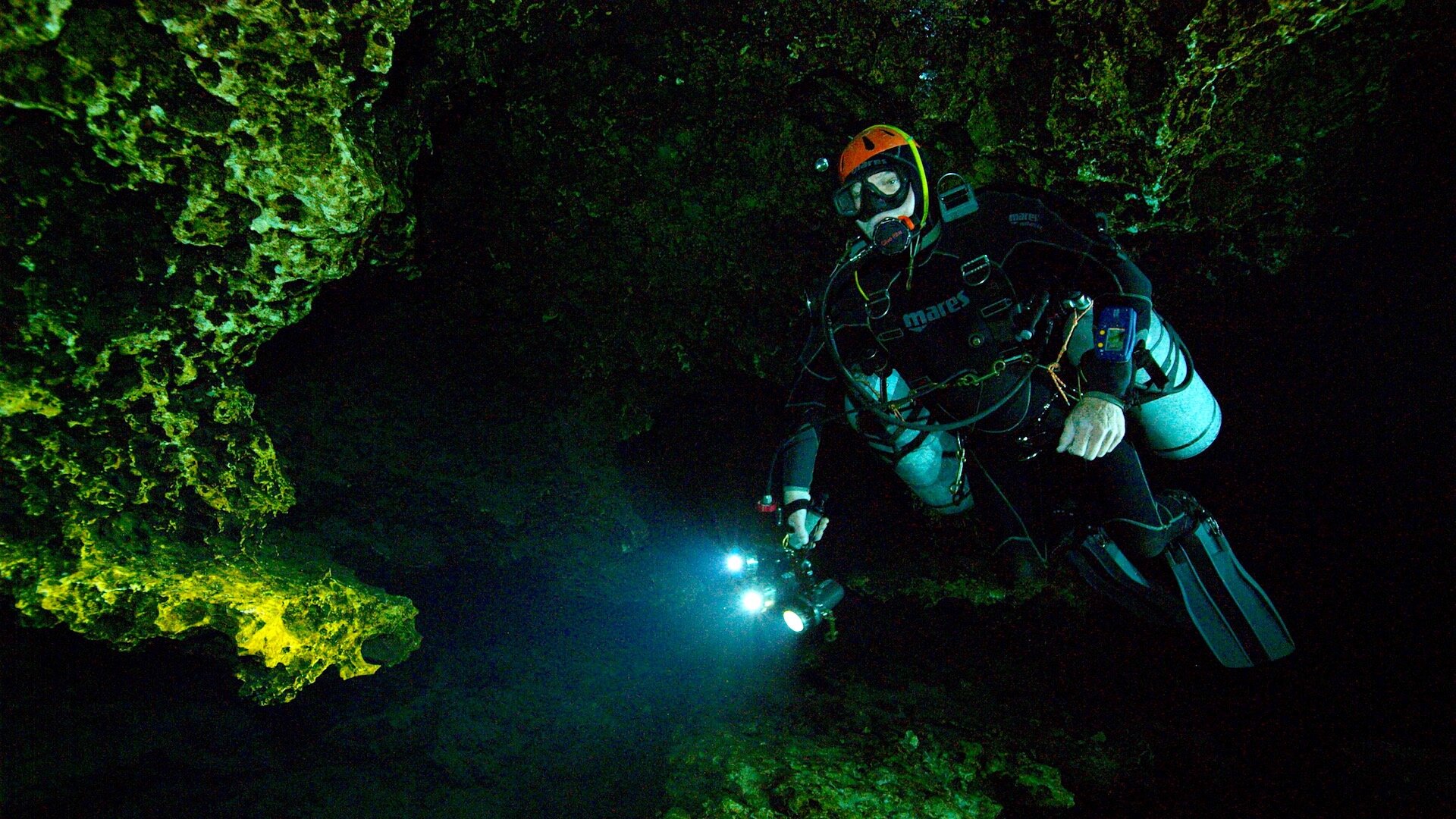 Cave Diver TM w Lights 1080x.jpg