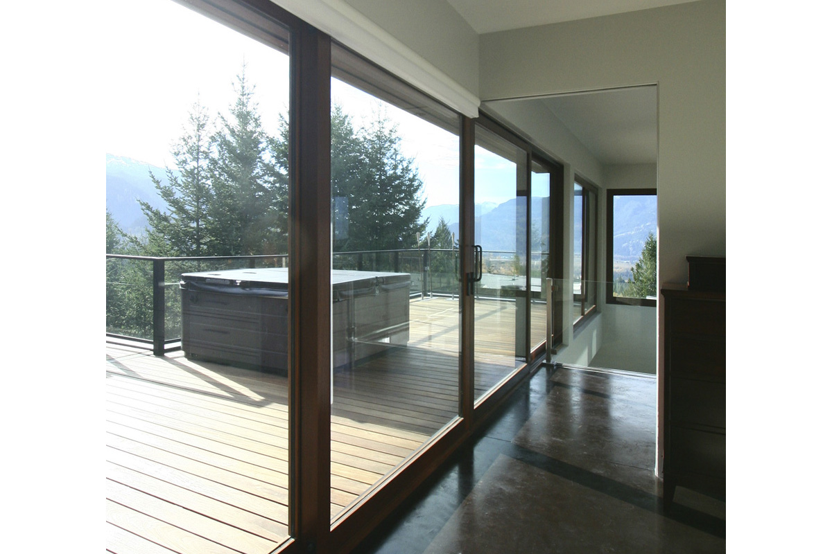 shelter_architecture_squamish_honey_modern_deck.jpg