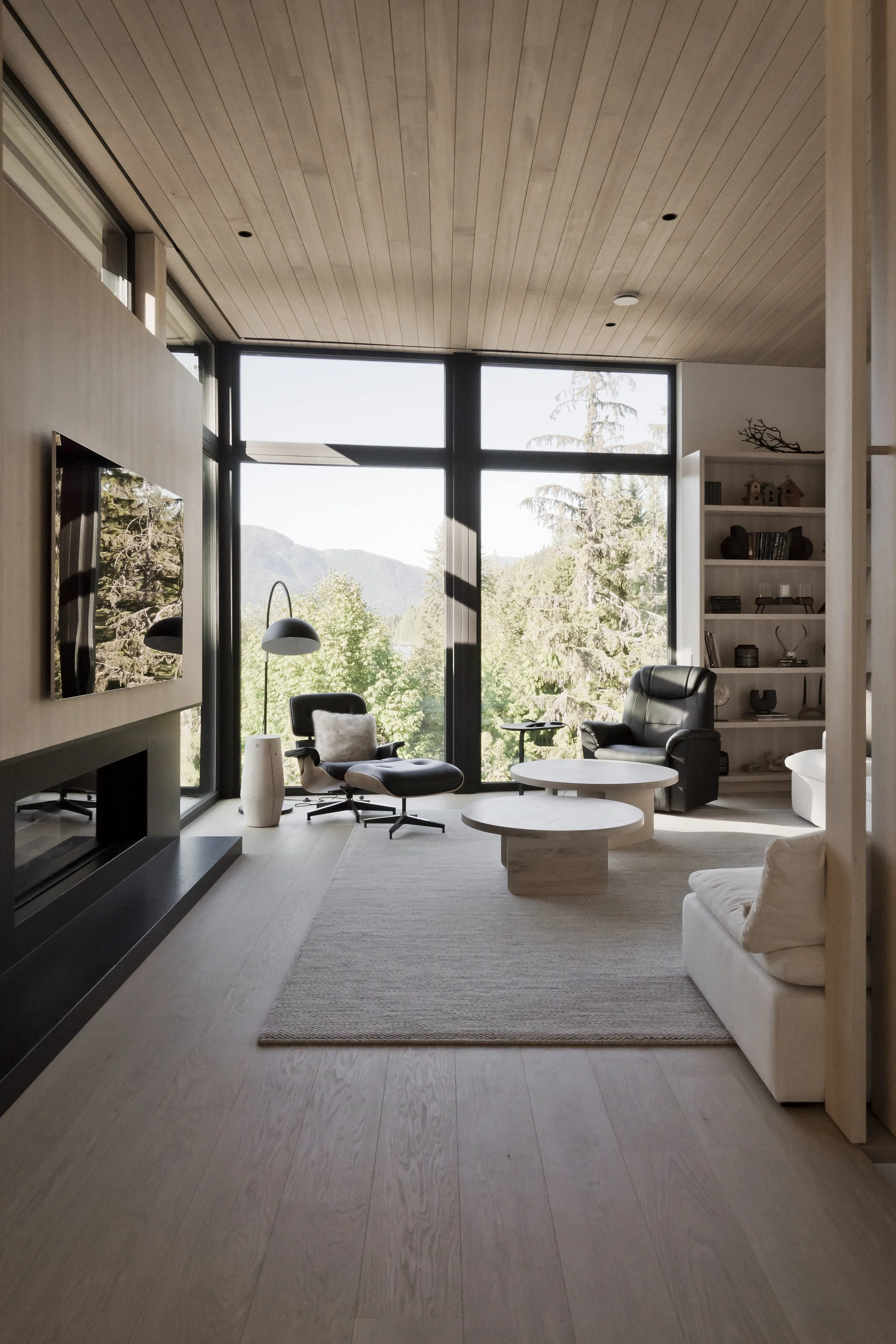 DSC06515 edit - living.jpg