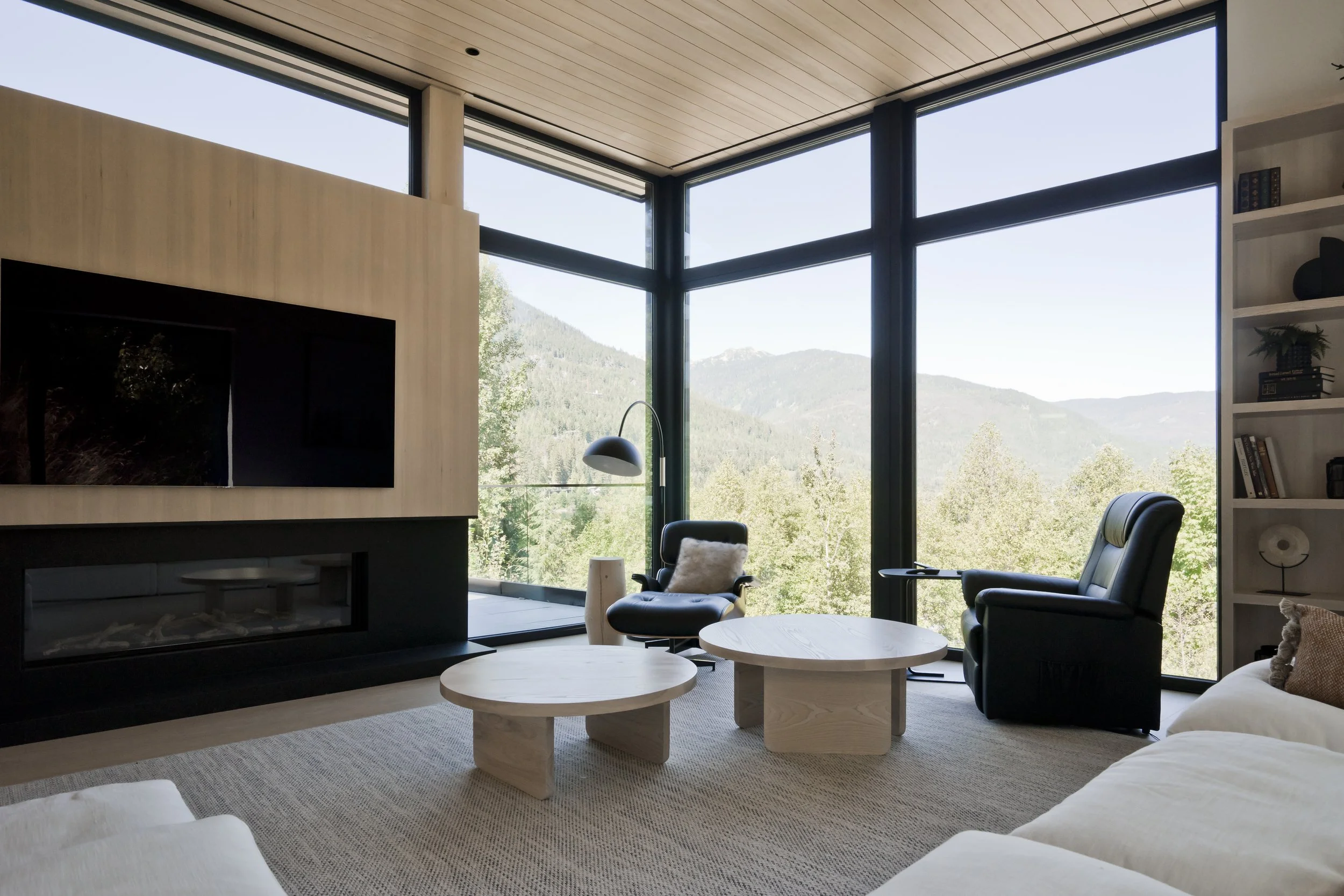 DSC06144 edit - living.jpg