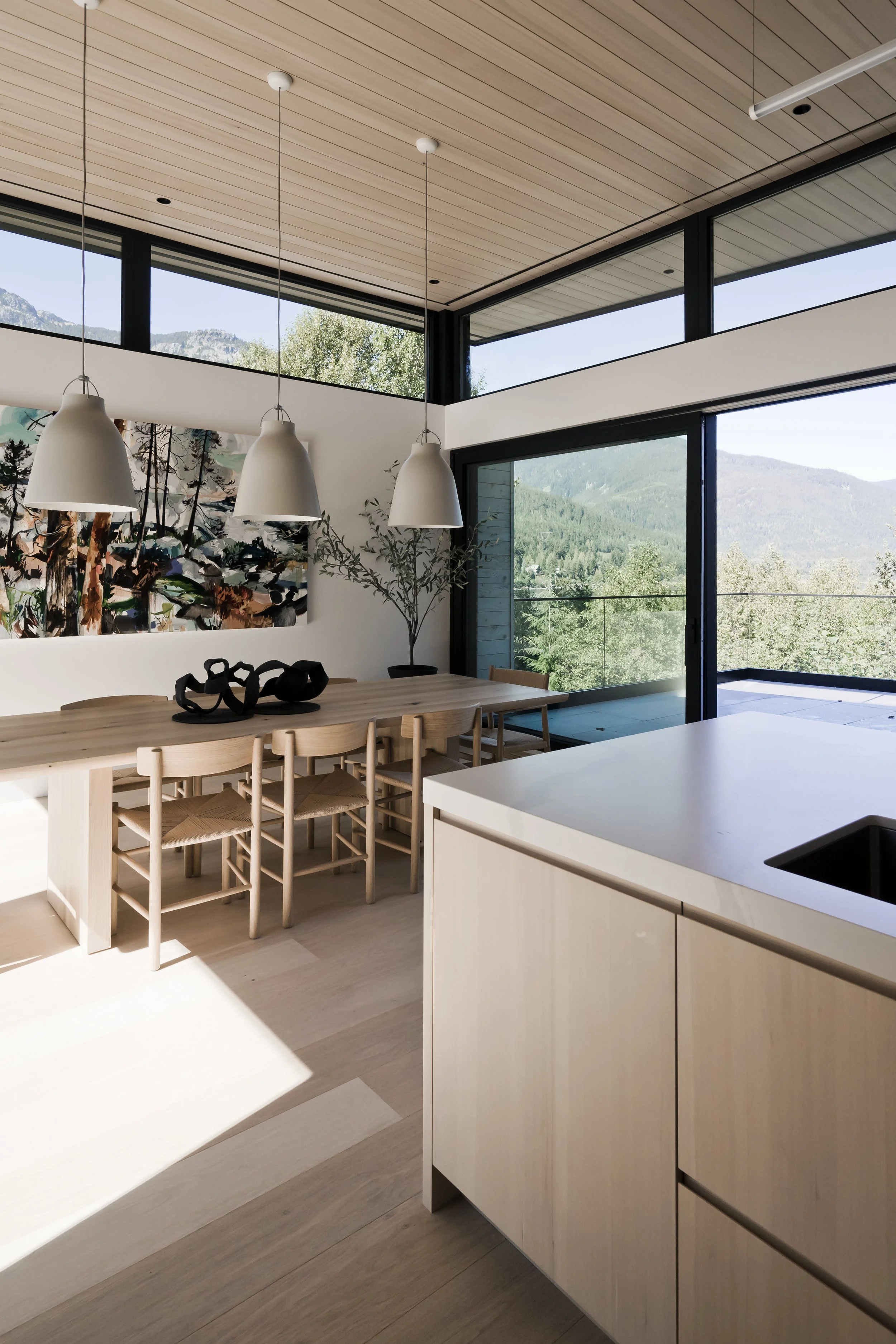 DSC06163 edit - dining.jpg